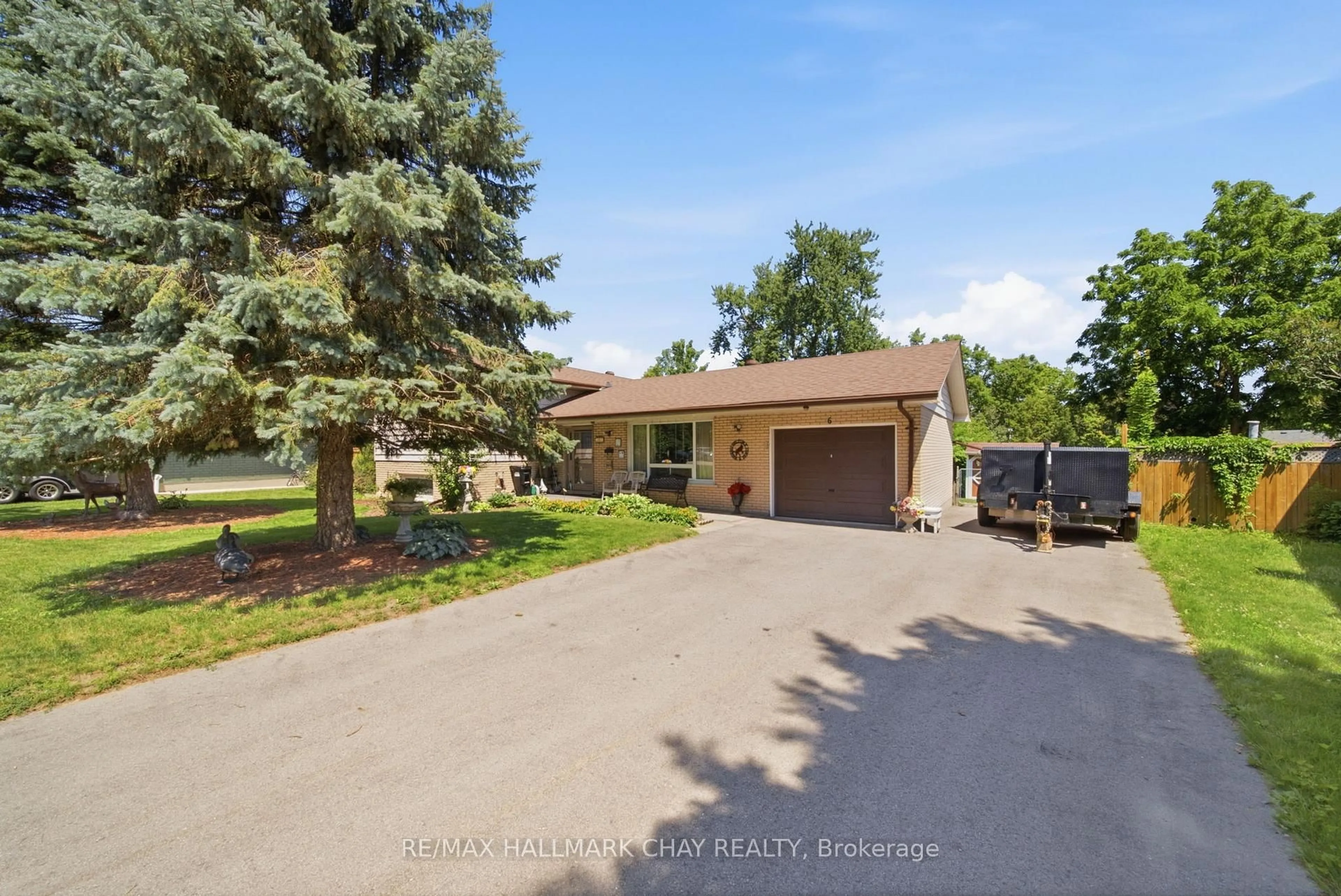 A pic from outside/outdoor area/front of a property/back of a property/a pic from drone, street for 6 Highcroft Dr, Barrie Ontario L4N 2X4