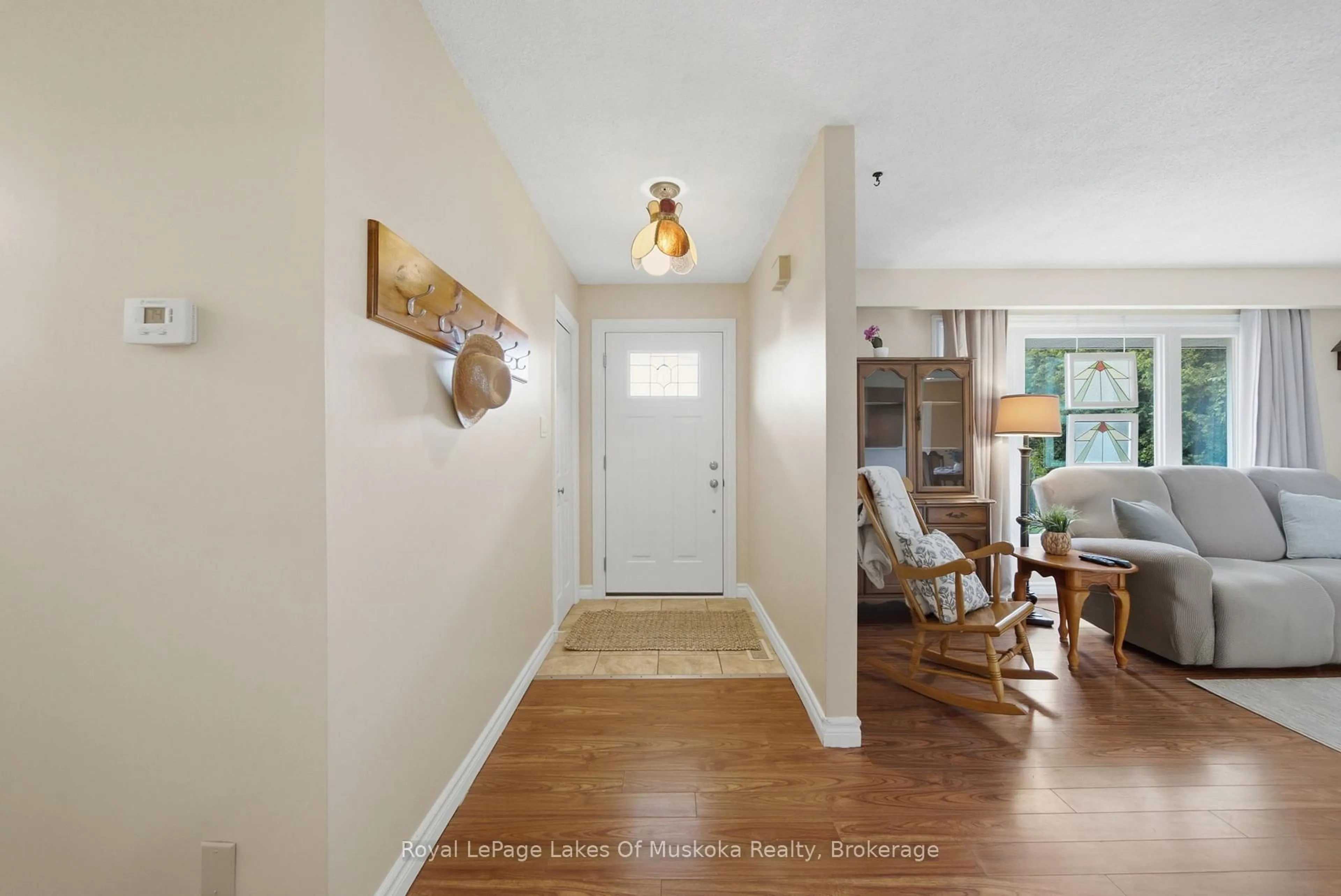 Indoor entryway for 2049 Marchmont Rd, Severn Ontario L3V 6H2
