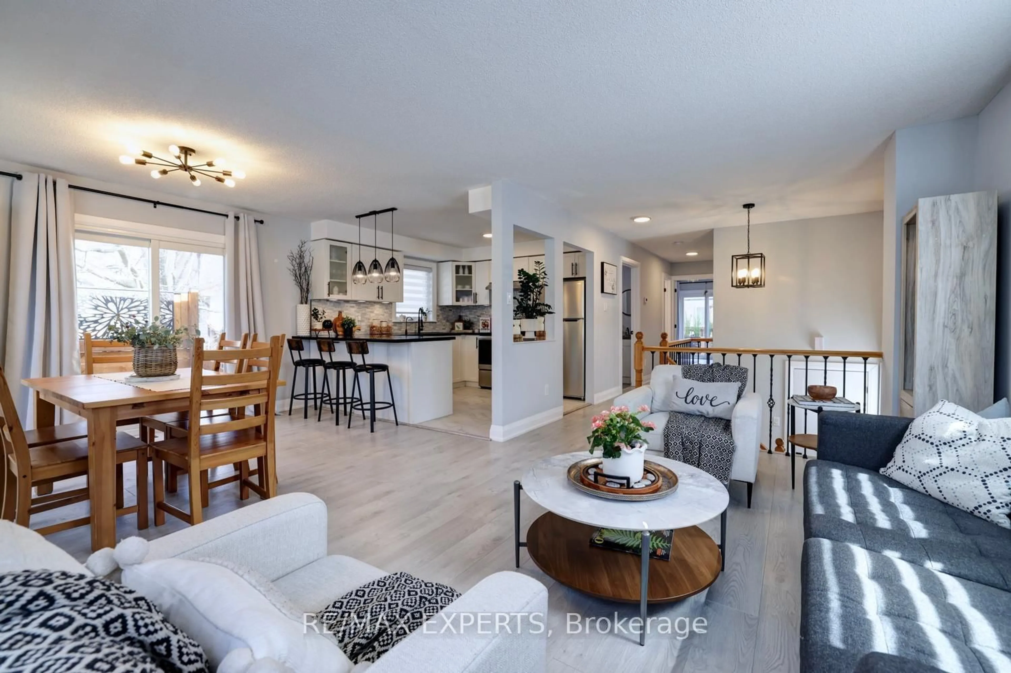 Open concept kitchen, unknown for 72 Donald Cres, Wasaga Beach Ontario L9Z 1E3