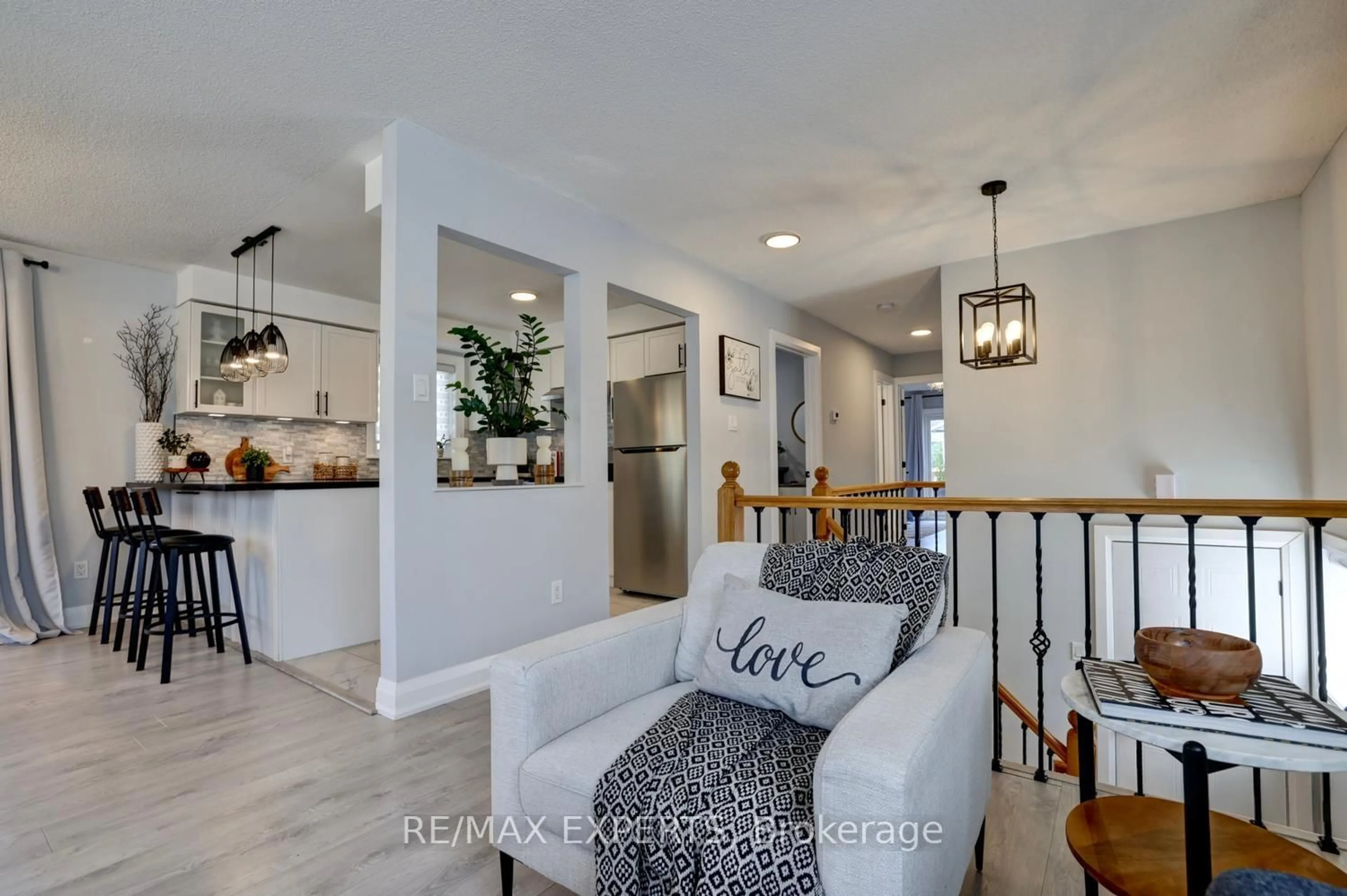 Open concept kitchen, unknown for 72 Donald Cres, Wasaga Beach Ontario L9Z 1E3