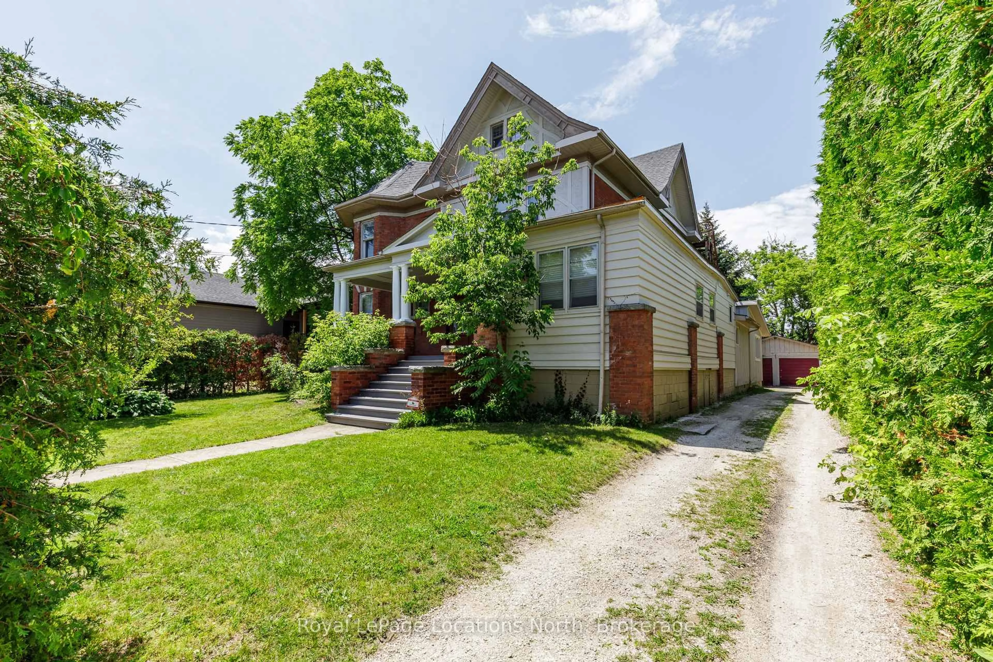 Home with brick exterior material, street for 216 Cedar St, Collingwood Ontario L9Y 3A8