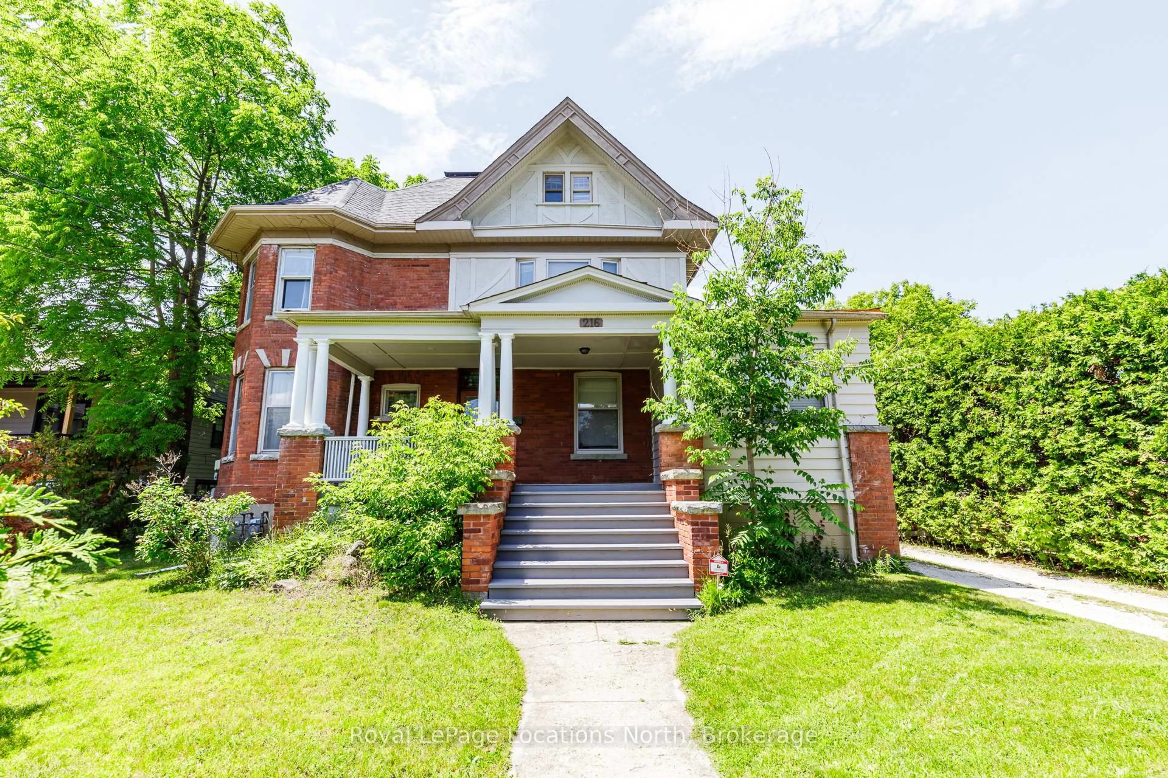 Home with brick exterior material, street for 216 Cedar St, Collingwood Ontario L9Y 3A8
