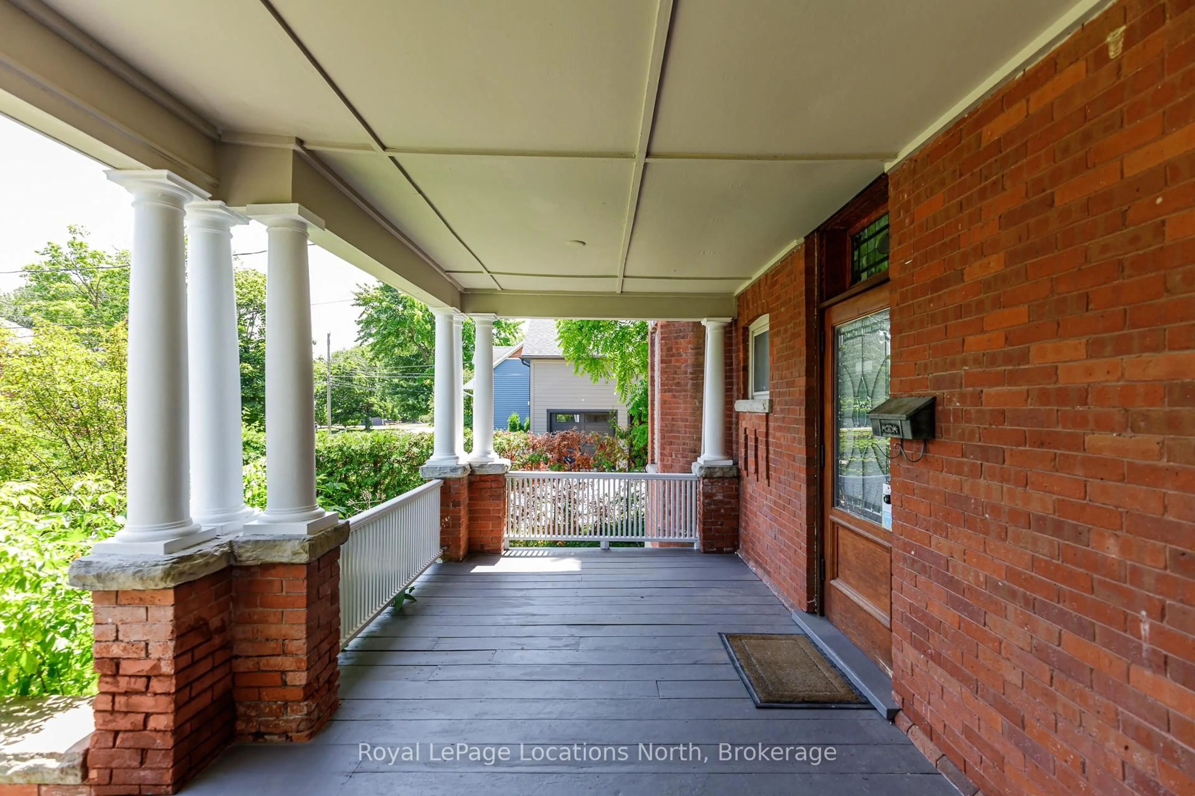 Unknown for 216 Cedar St, Collingwood Ontario L9Y 3A8