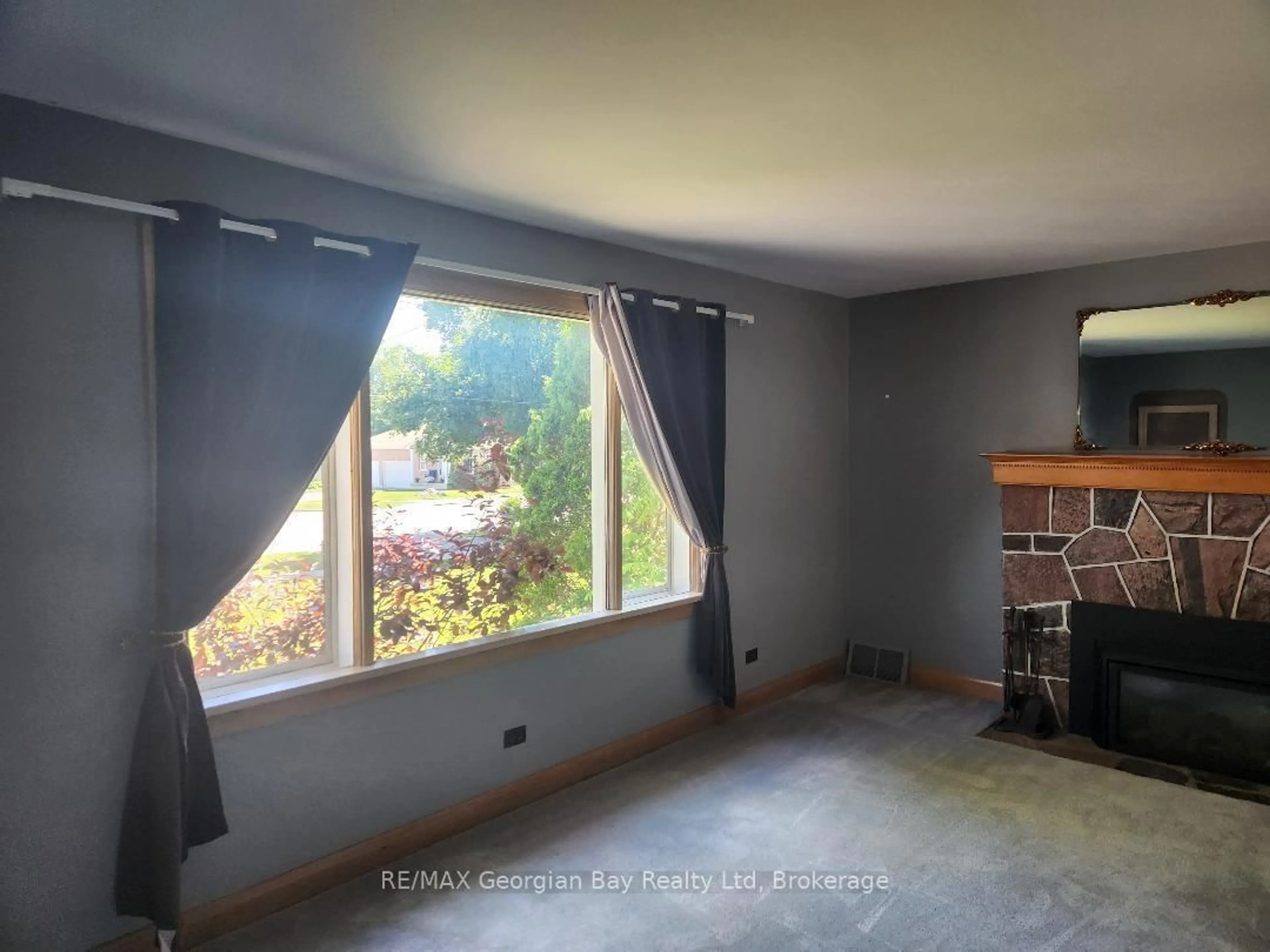 A pic of a room for 874 Yonge St, Midland Ontario L4R 2E7