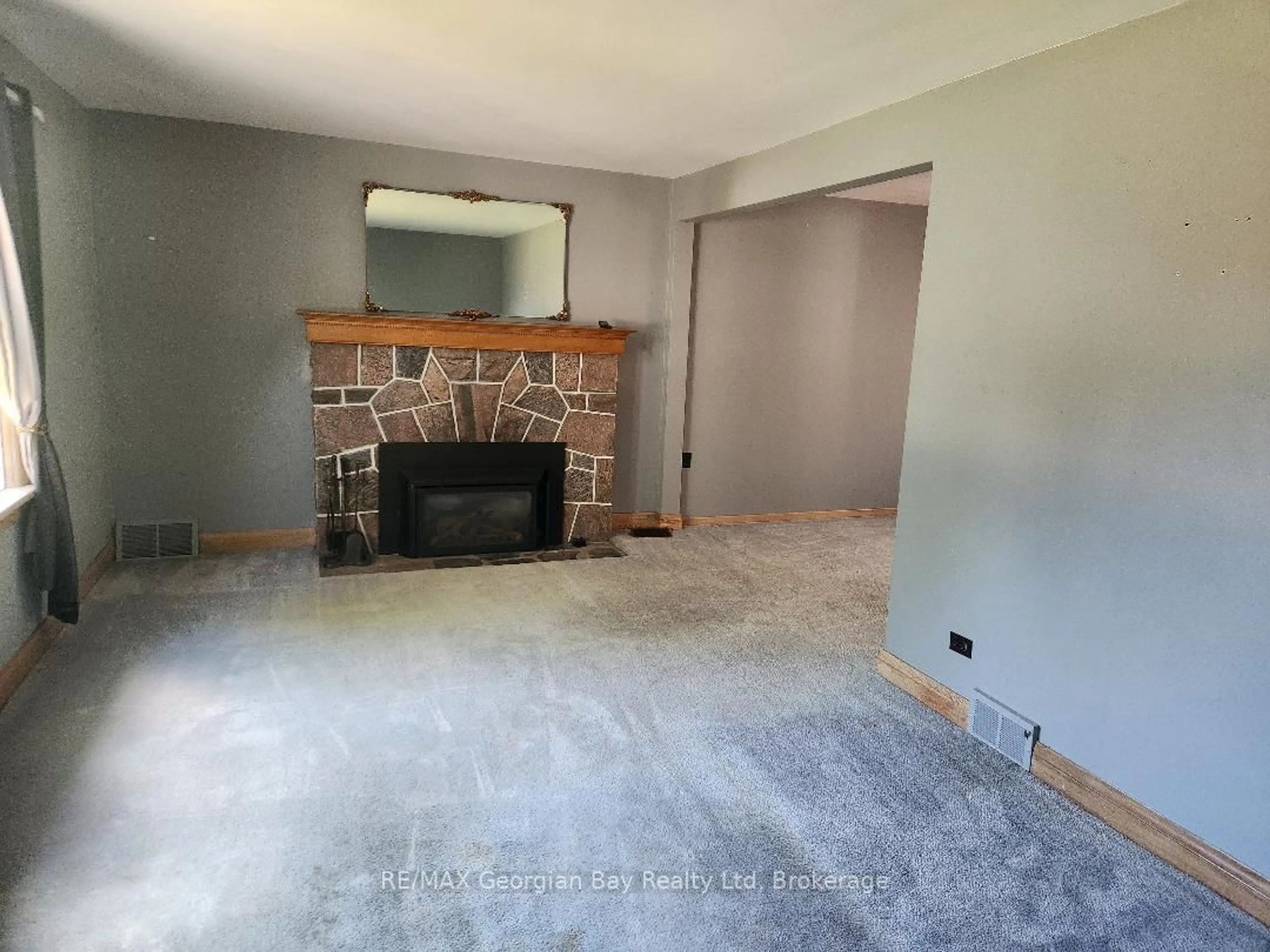 A pic of a room for 874 Yonge St, Midland Ontario L4R 2E7