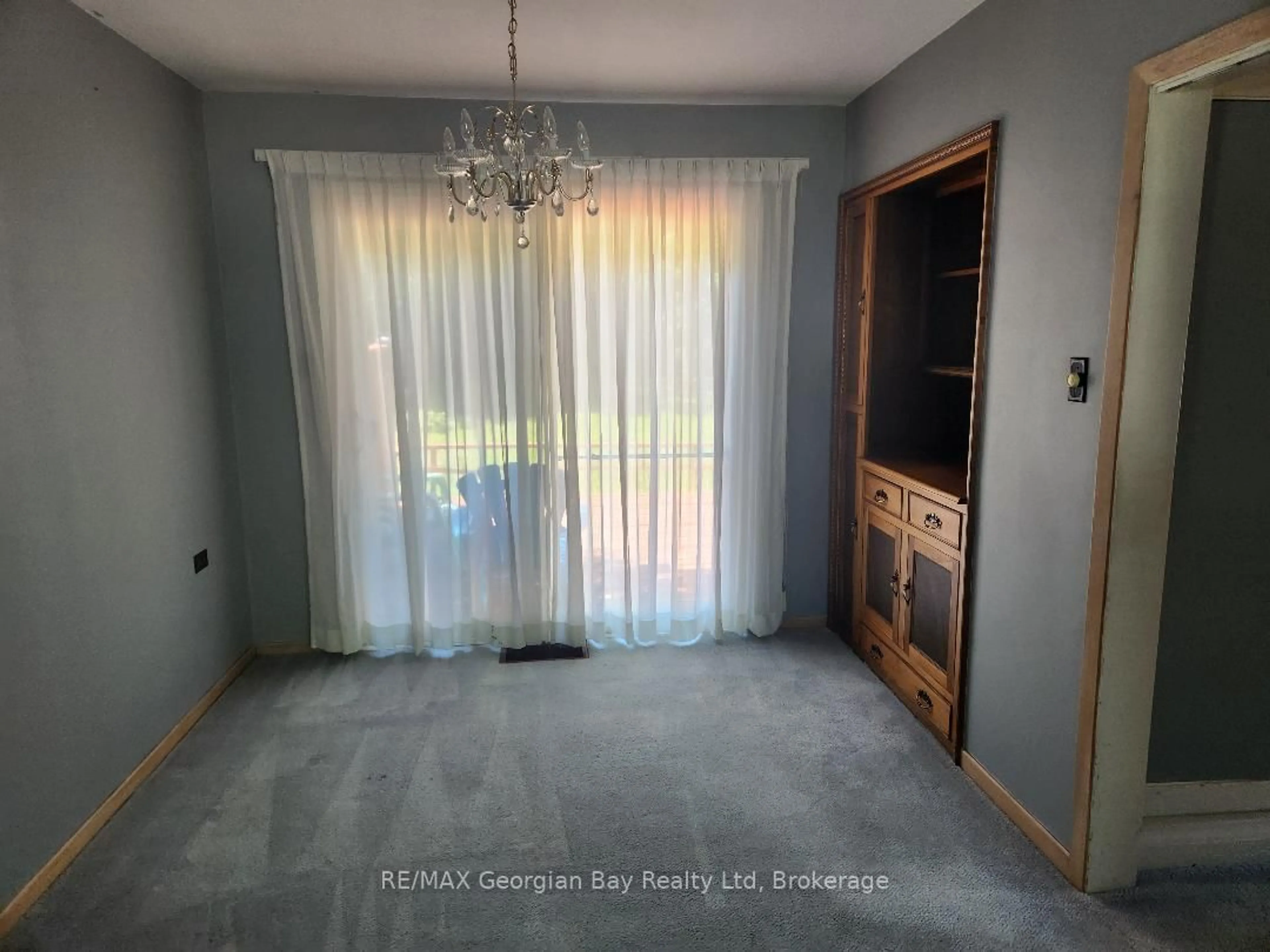 A pic of a room for 874 Yonge St, Midland Ontario L4R 2E7