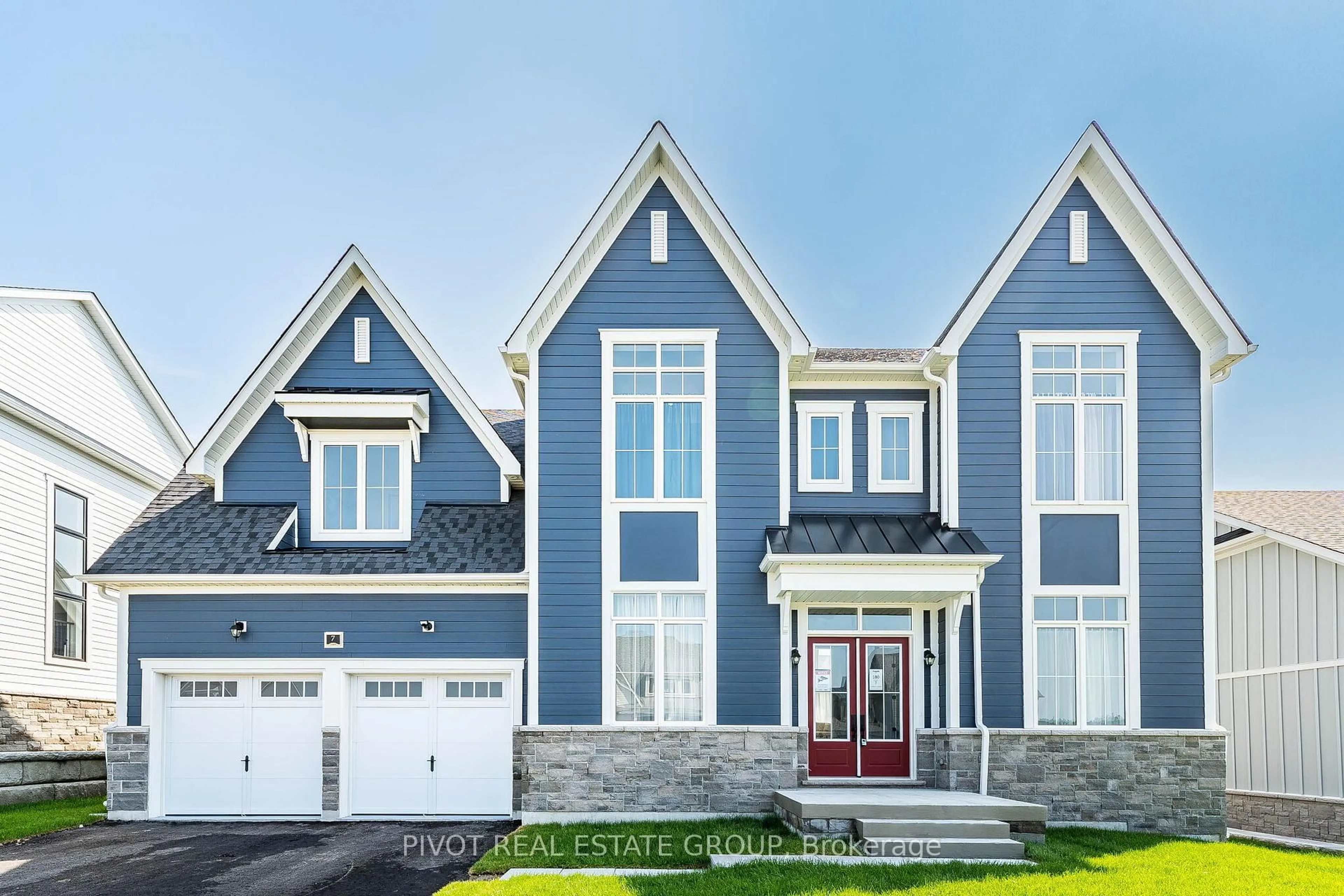 Home with vinyl exterior material, street for 7 Herbert Ave, Oro-Medonte Ontario L0L 2L0