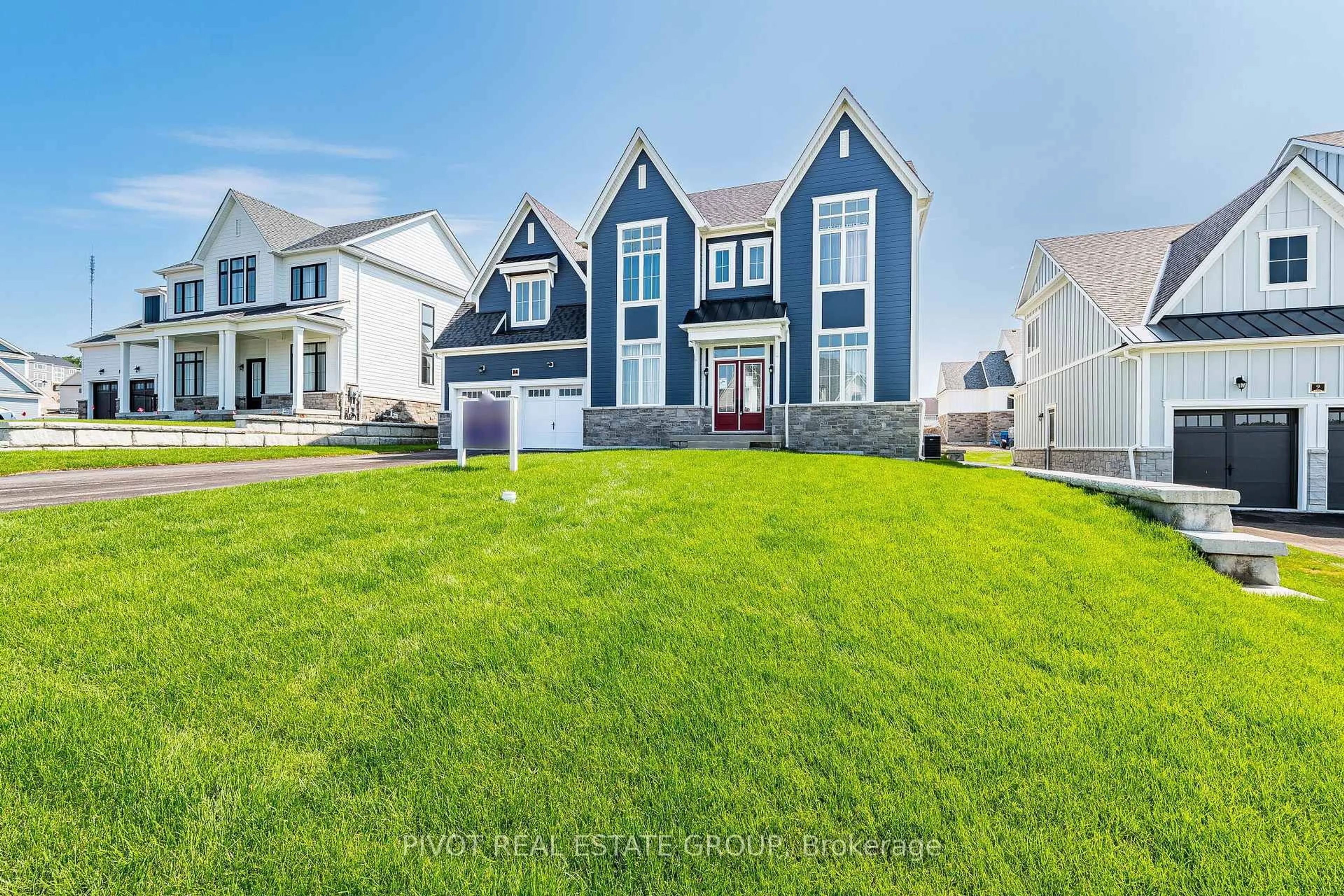 Home with vinyl exterior material, street for 7 Herbert Ave, Oro-Medonte Ontario L0L 2L0