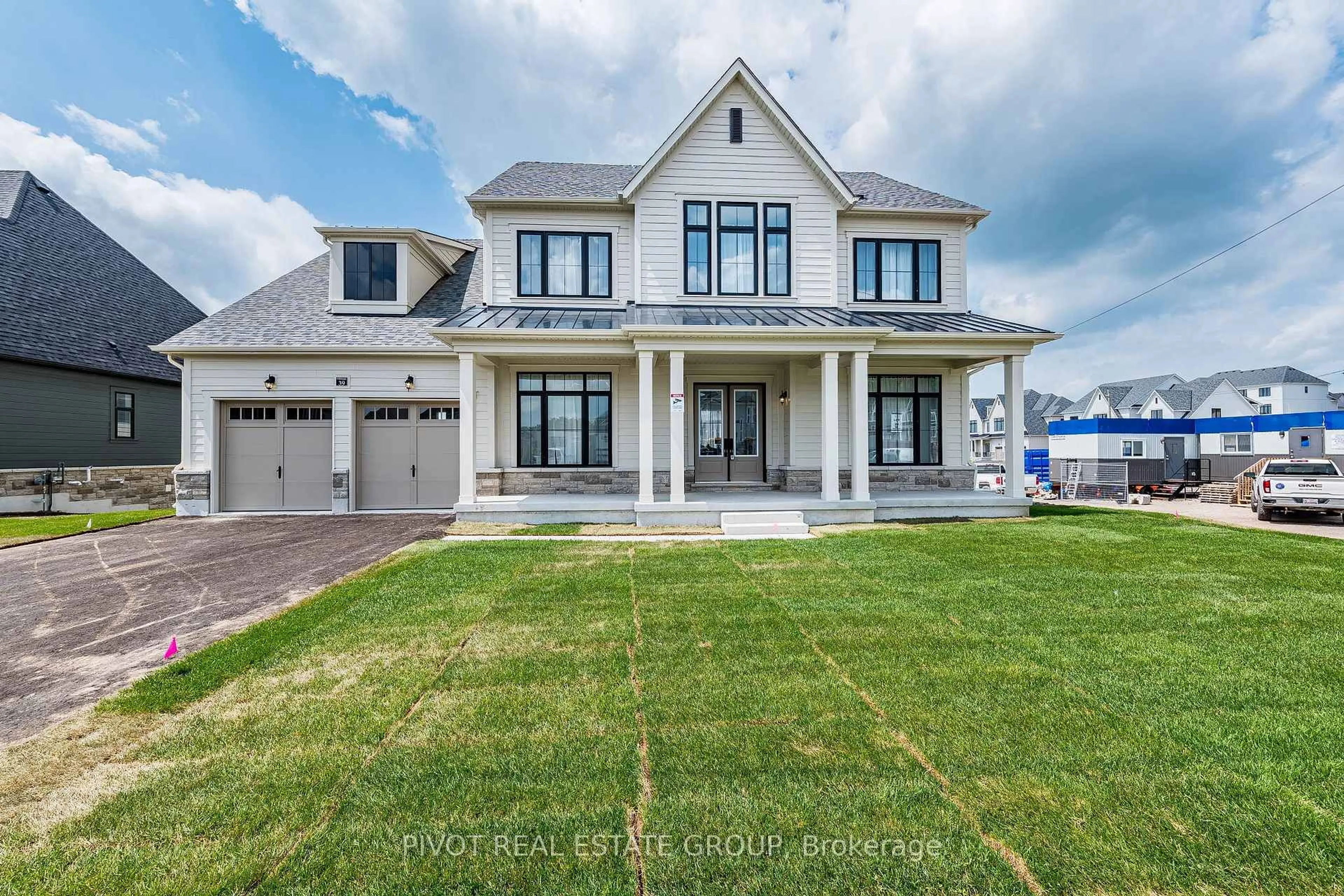 Home with vinyl exterior material, street for 39 Aldwinckle Ave, Oro-Medonte Ontario L0L 2L0