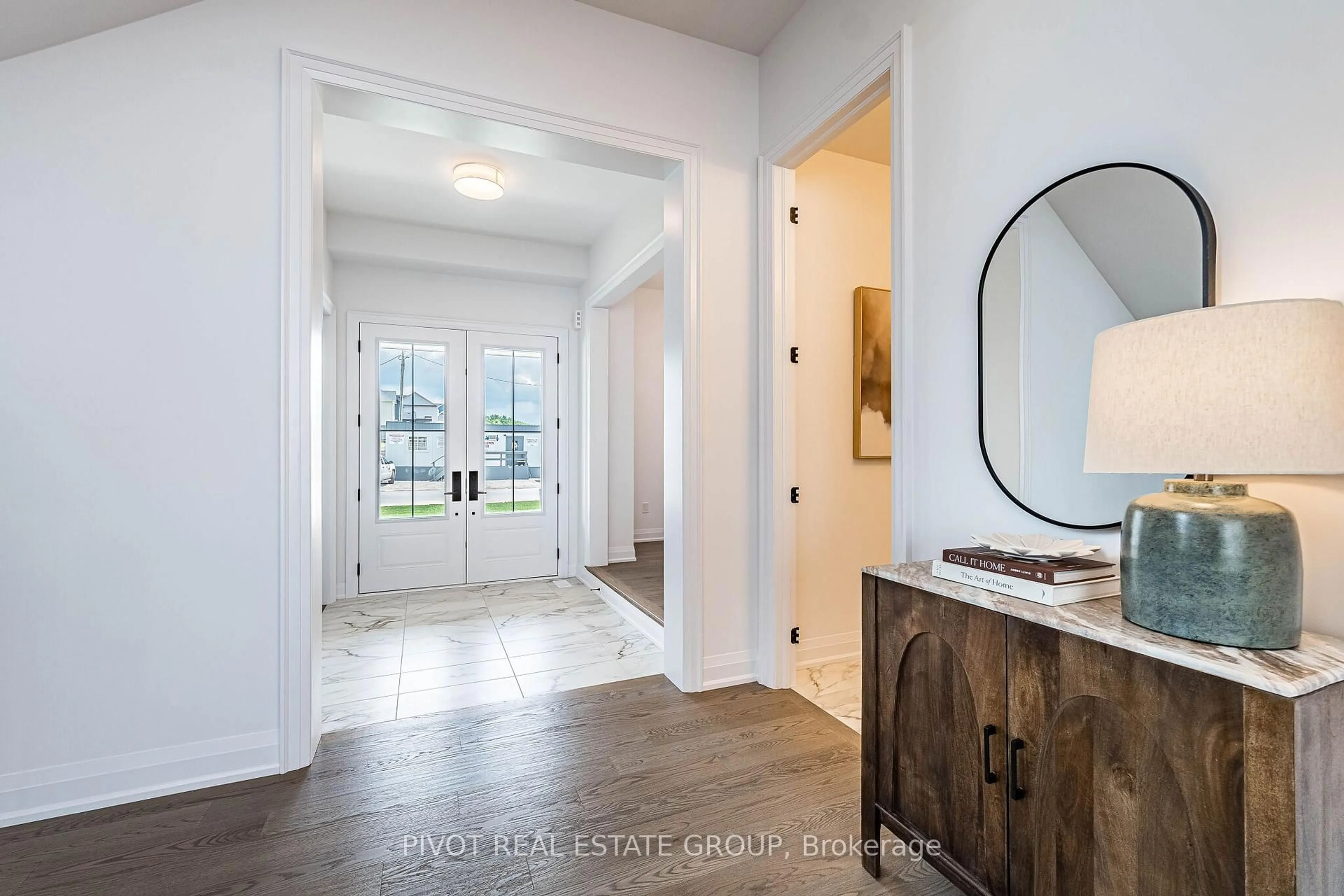 Indoor entryway for 39 Aldwinckle Ave, Oro-Medonte Ontario L0L 2L0