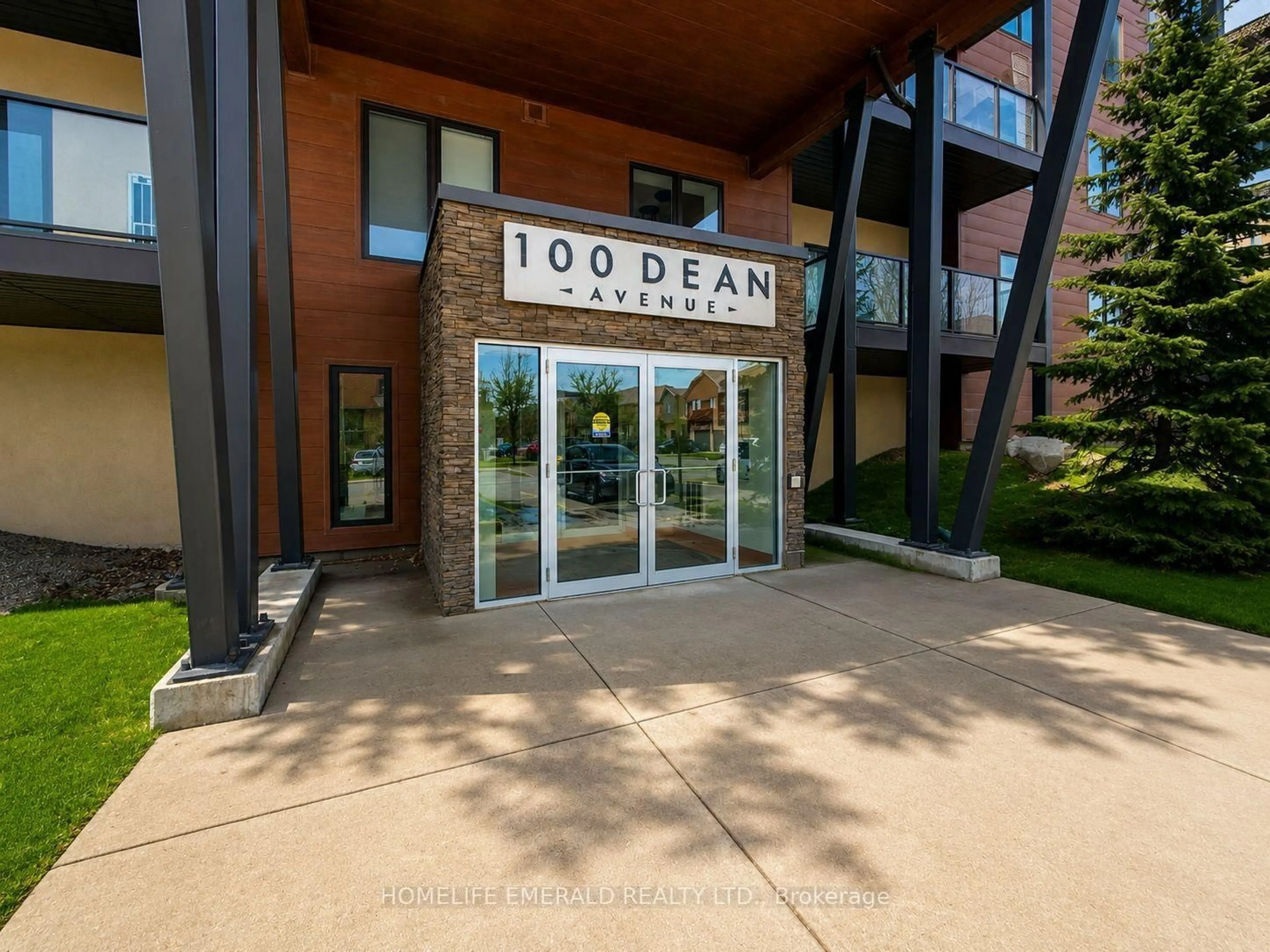 Indoor foyer for 100 Dean Ave #413, Barrie Ontario L9J 0H1