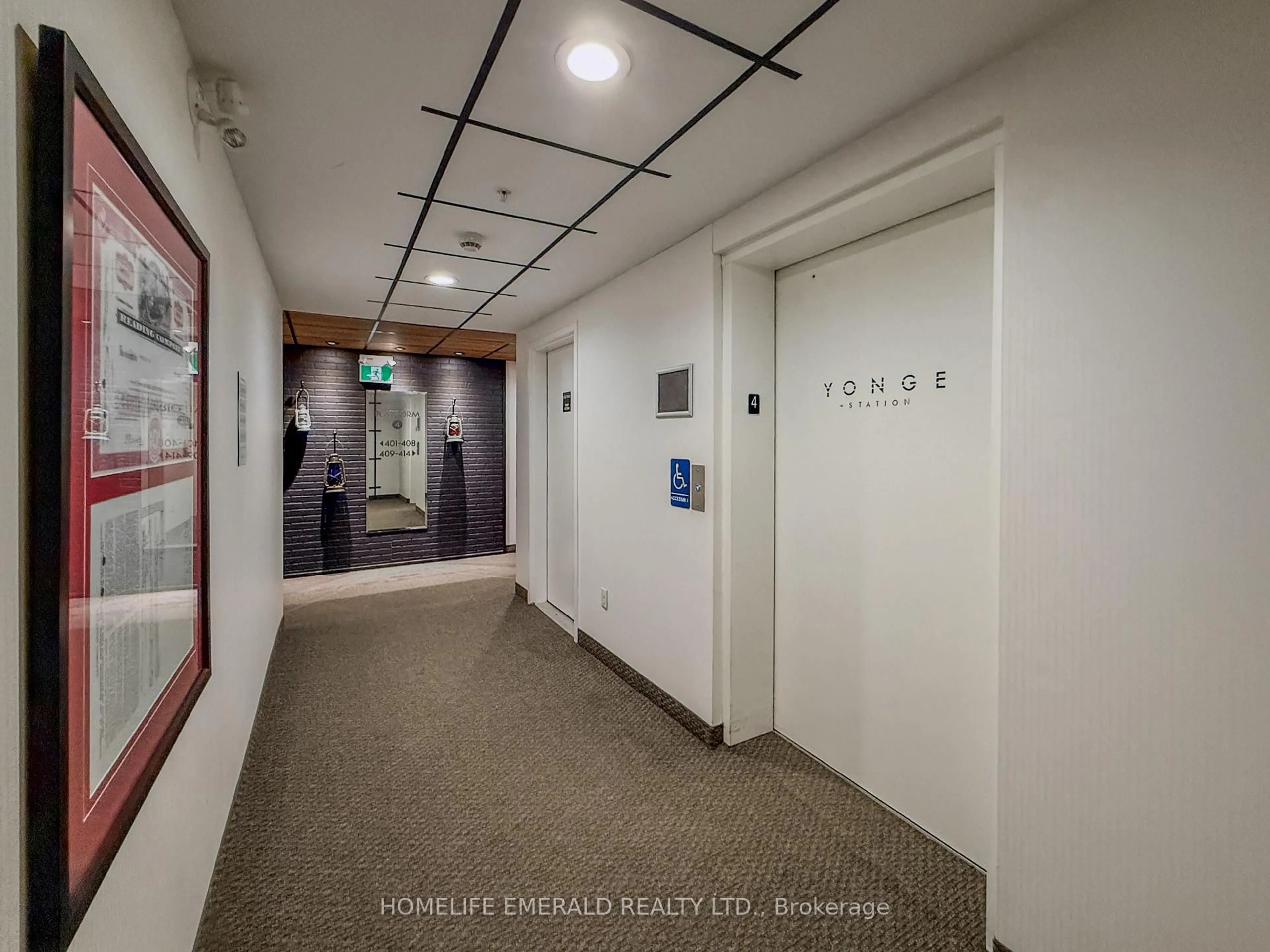 Indoor foyer for 100 Dean Ave #413, Barrie Ontario L9J 0H1