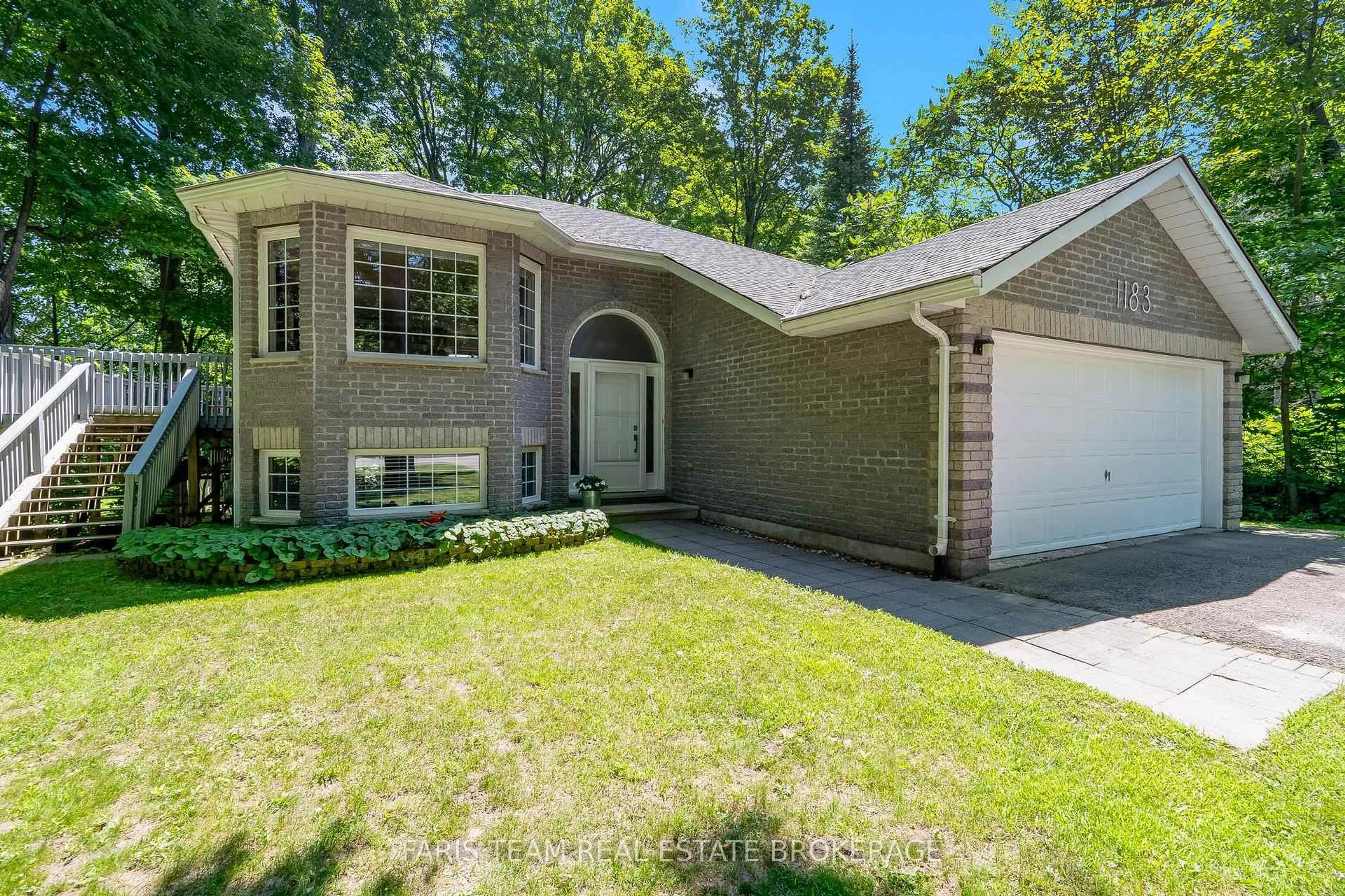 Home with vinyl exterior material, street for 1183 Everton Rd, Midland Ontario L4R 5J2