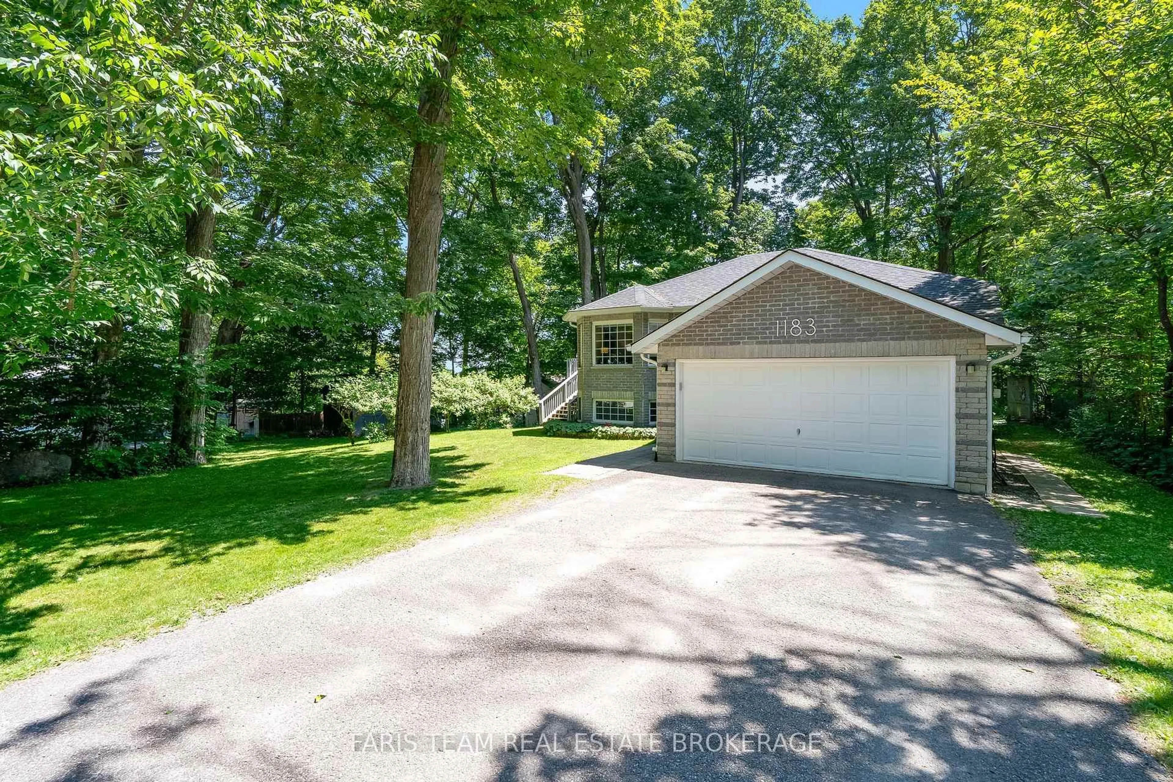 A pic from outside/outdoor area/front of a property/back of a property/a pic from drone, unknown for 1183 Everton Rd, Midland Ontario L4R 5J2
