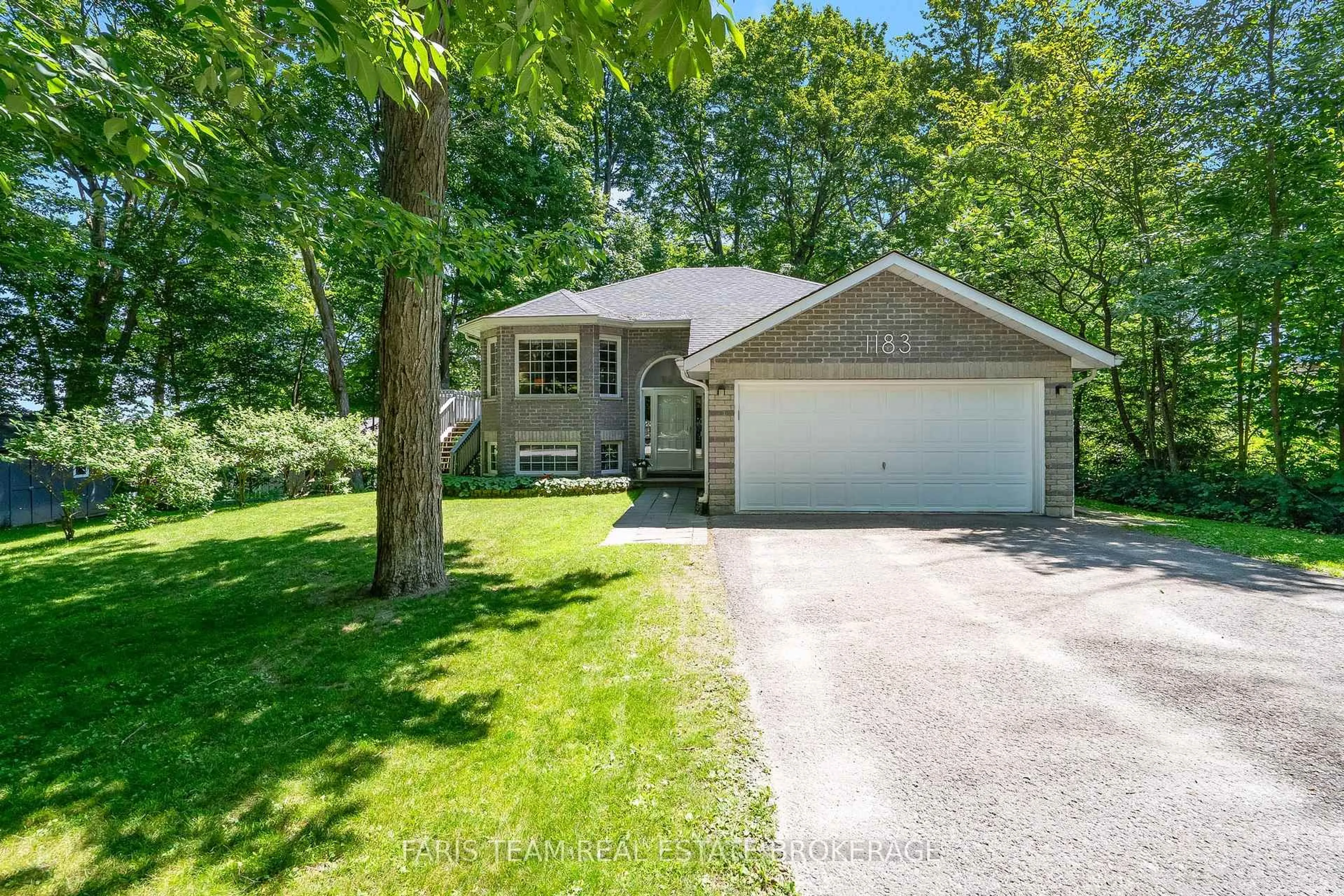 Home with vinyl exterior material, street for 1183 Everton Rd, Midland Ontario L4R 5J2