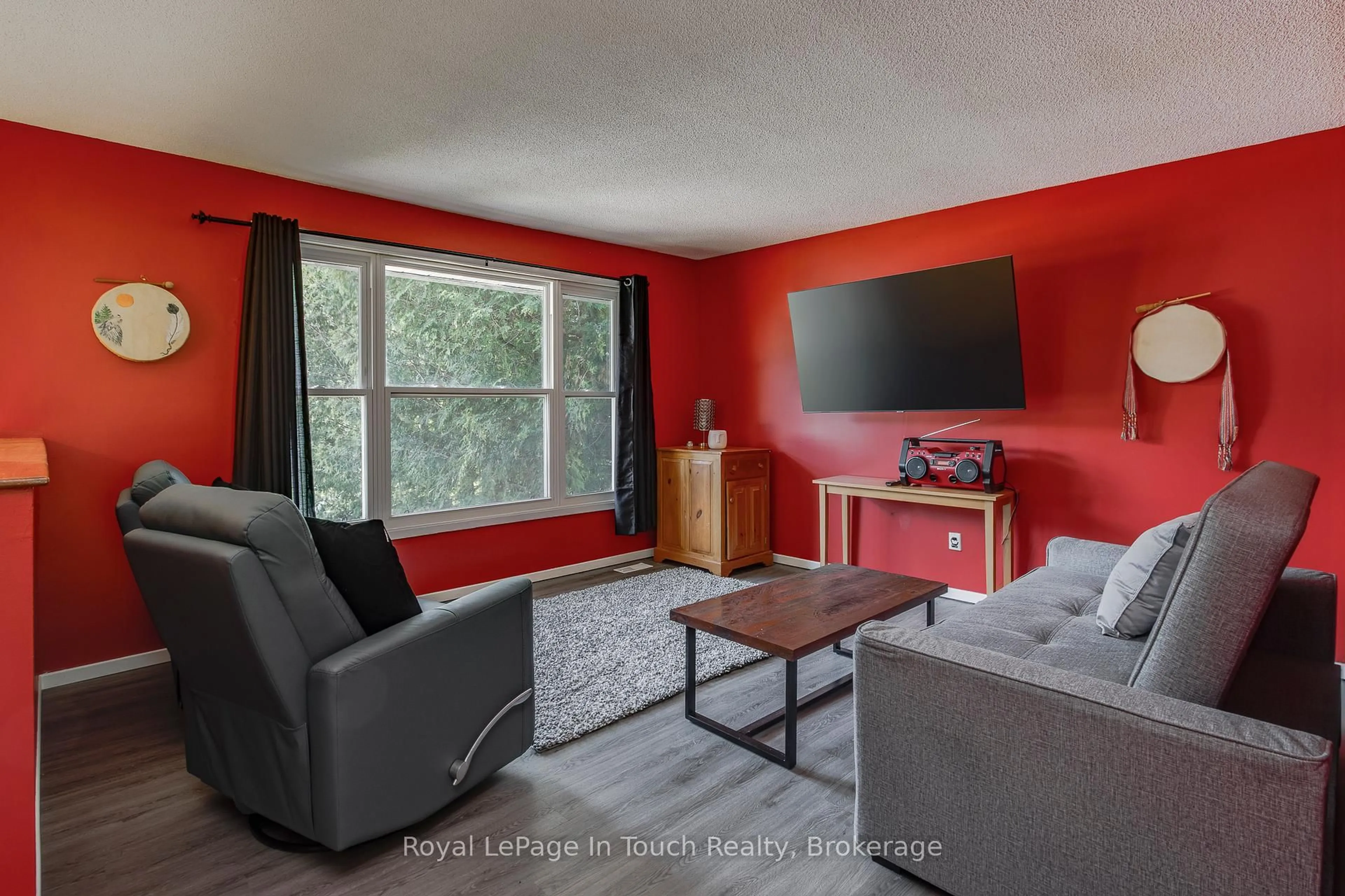 Living room with furniture, unknown for 817 Birchwood Dr, Midland Ontario L4R 4Y3