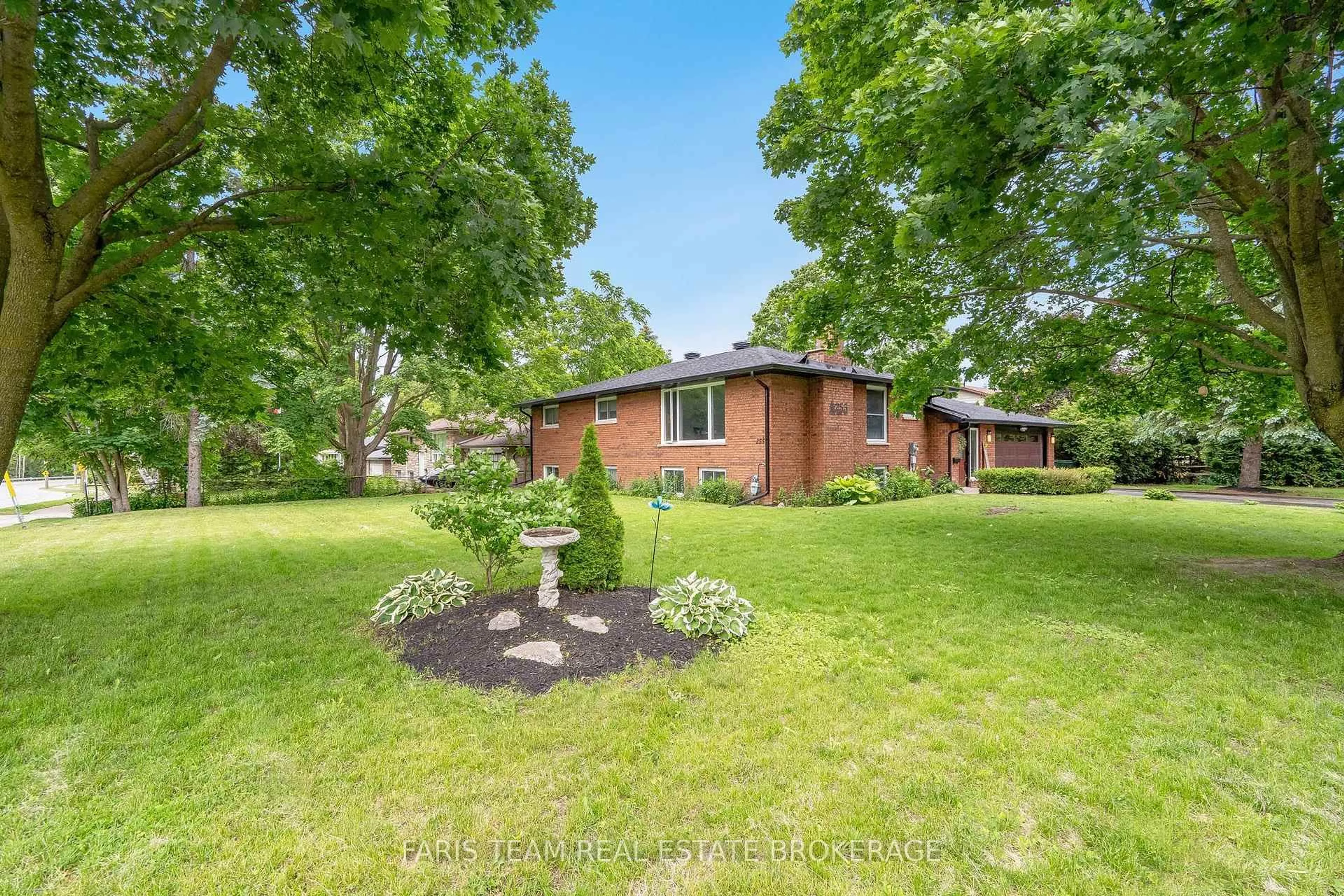 A pic from outside/outdoor area/front of a property/back of a property/a pic from drone, street for 255 Cox Mill Rd, Barrie Ontario L4N 5M4