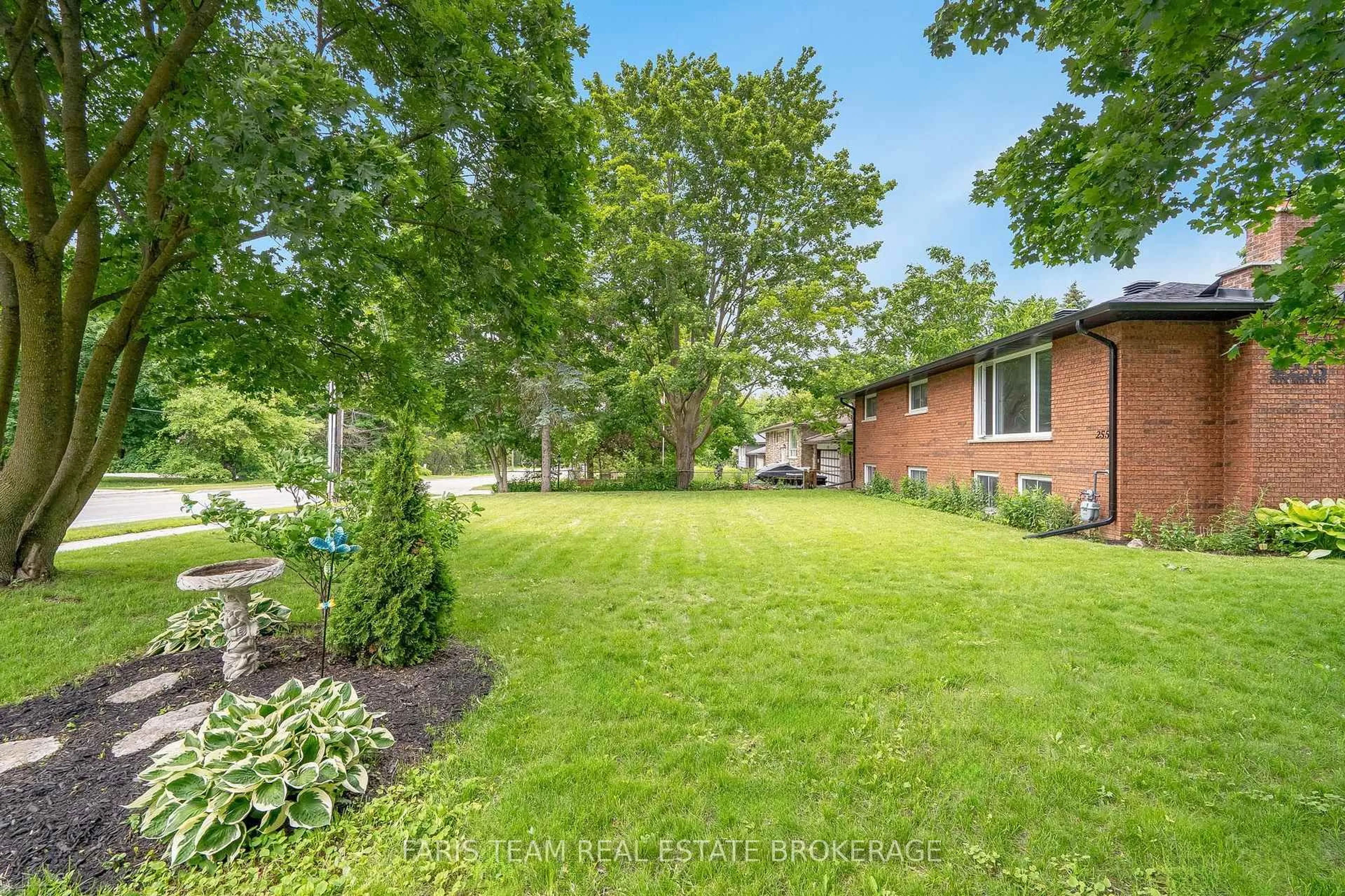 Unknown for 255 Cox Mill Rd, Barrie Ontario L4N 5M4