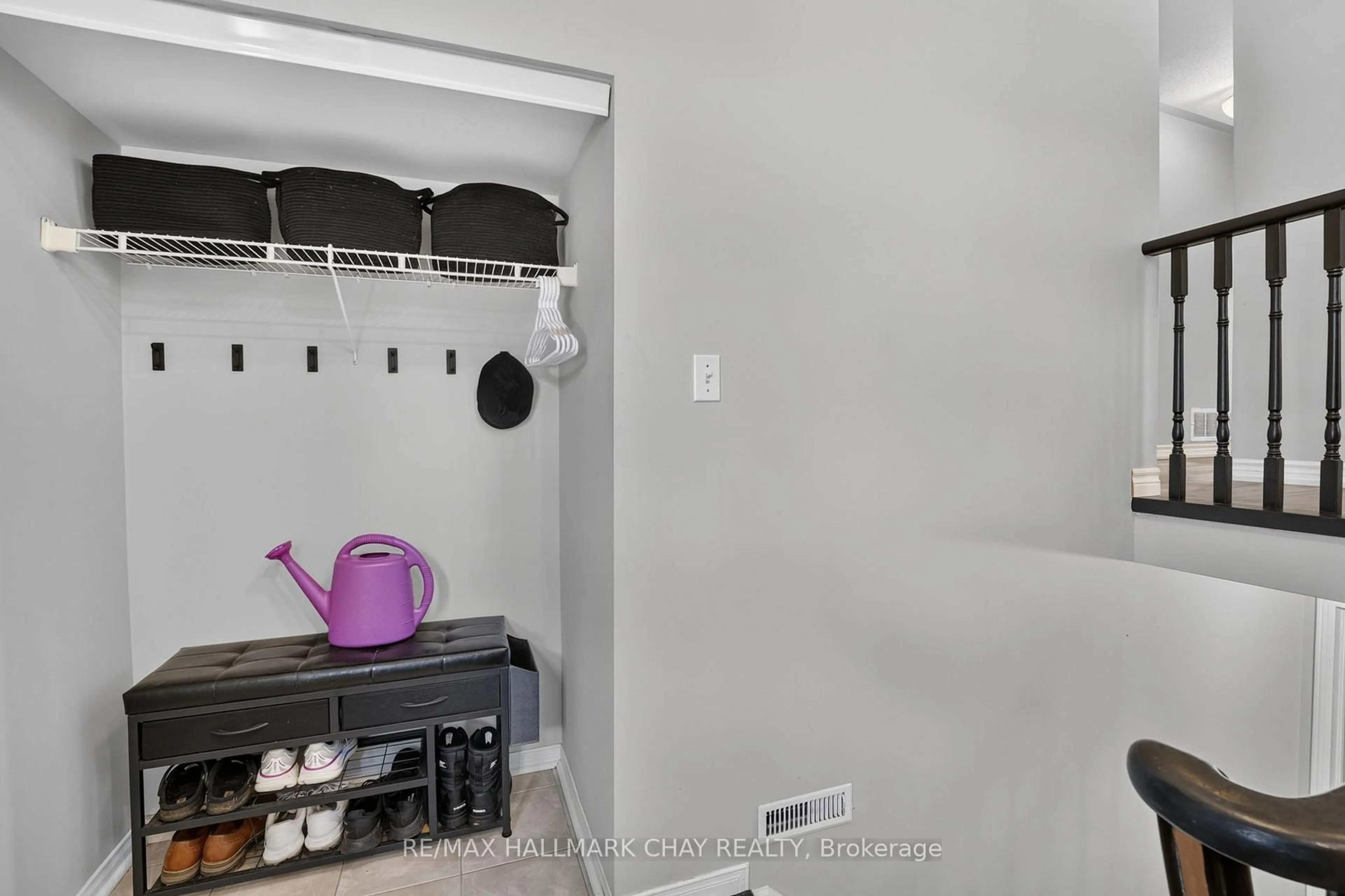Laundry room for 41 Hodgson Dr, Barrie Ontario L4N 7Z2
