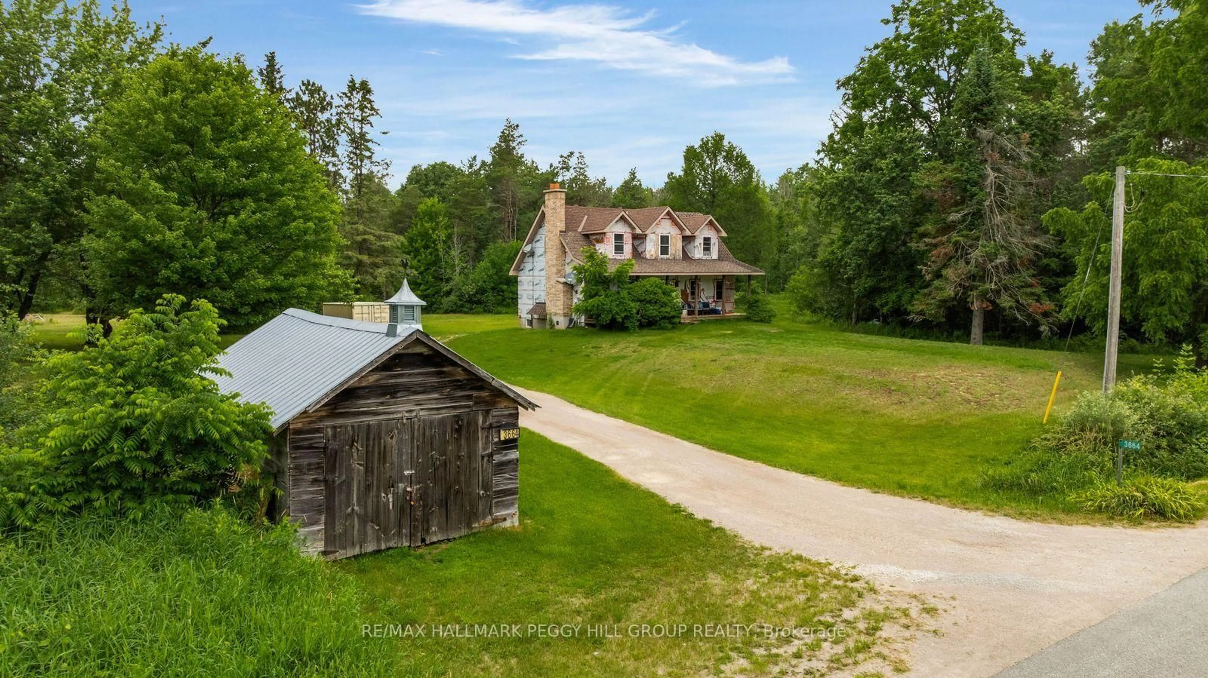 A pic from outside/outdoor area/front of a property/back of a property/a pic from drone, unknown for 3664 Hogback Rd, Clearview Ontario L0M 1N0