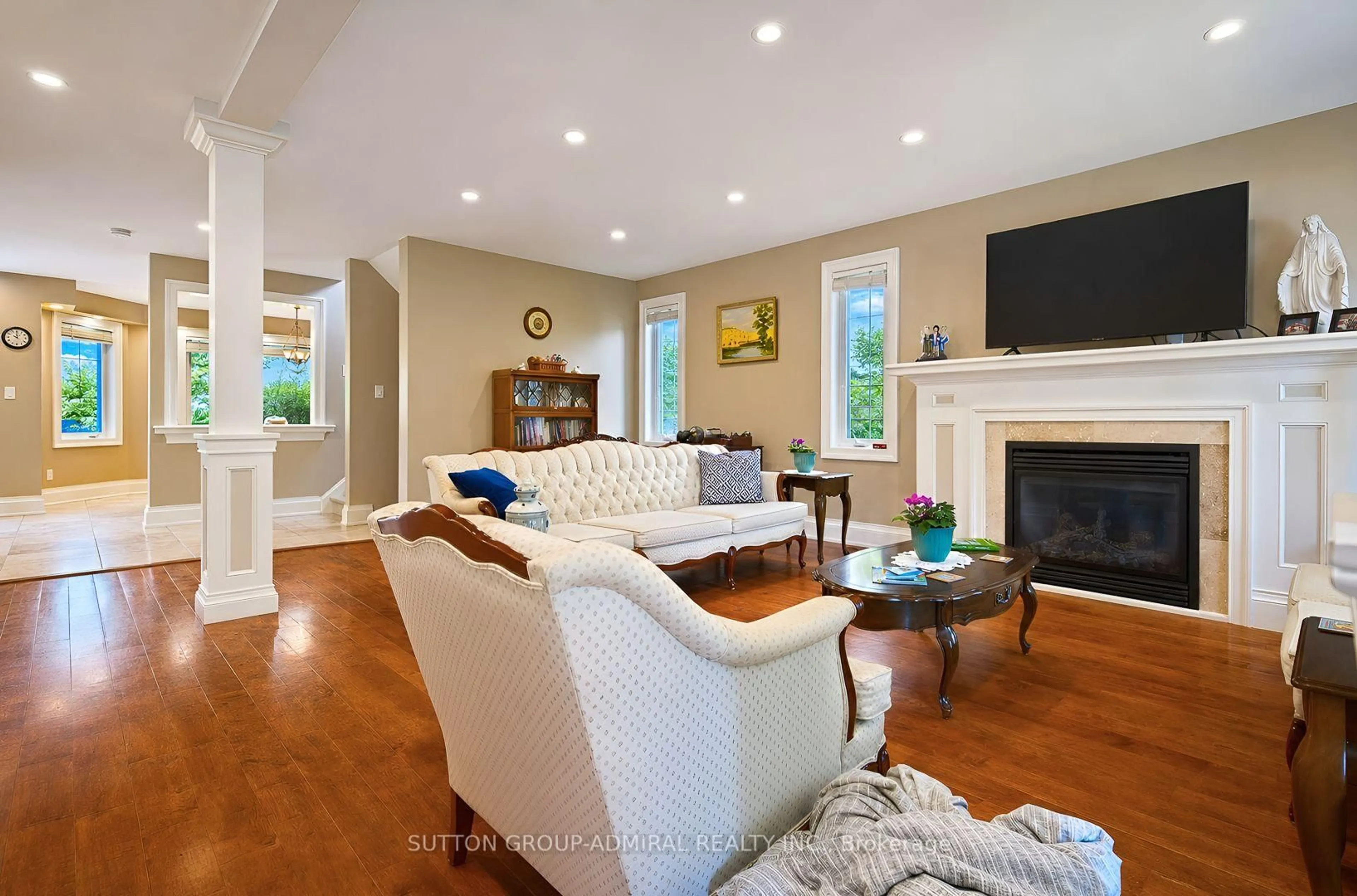 Living room with furniture, unknown for 36 Georgian Meadows Dr, Collingwood Ontario L9Y 5H2