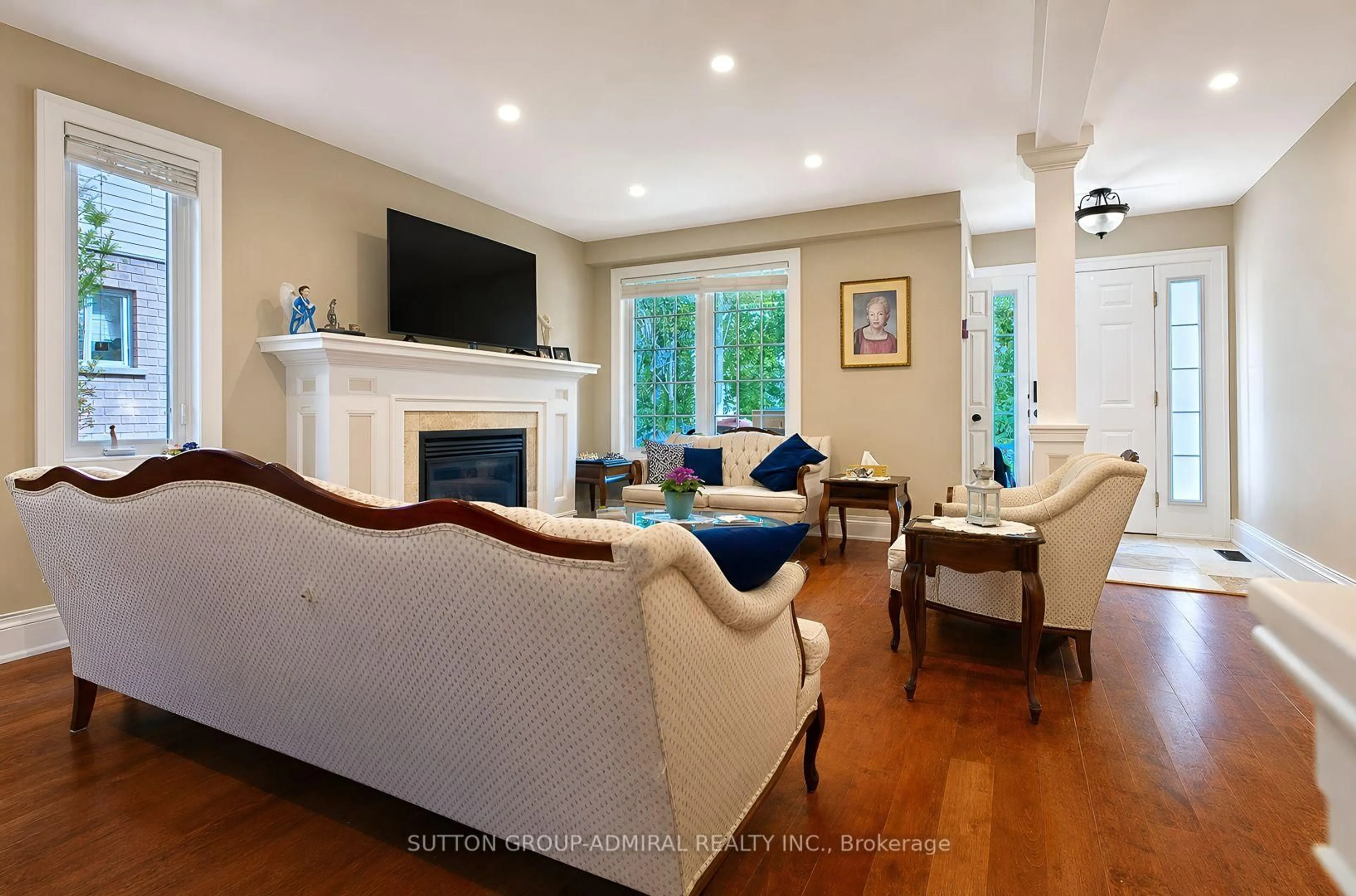 Living room with furniture, unknown for 36 Georgian Meadows Dr, Collingwood Ontario L9Y 5H2
