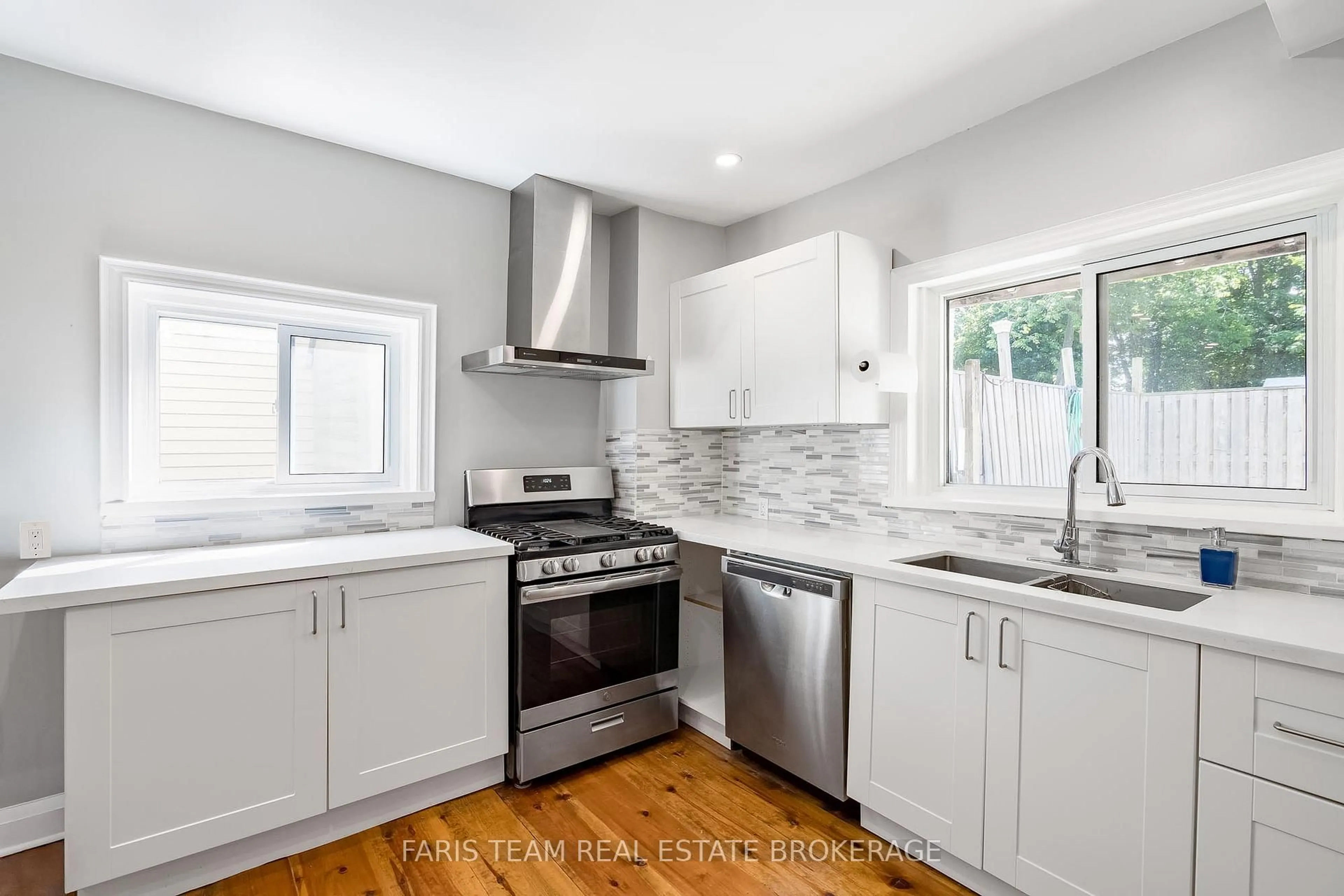 Open concept kitchen, ceramic/tile floor for 277 Gloucester St, Midland Ontario L4R 1H6