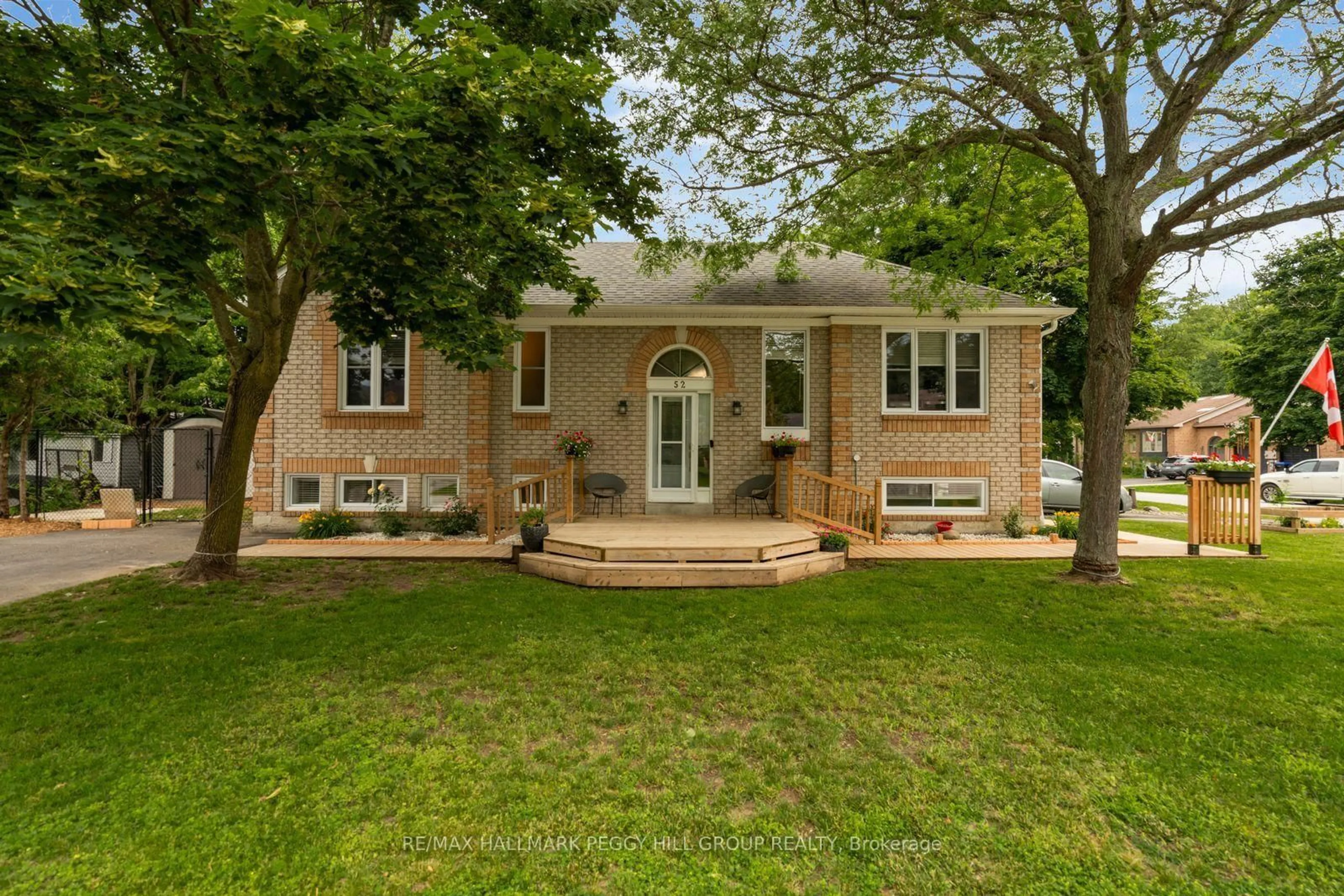 Home with brick exterior material, street for 52 Harbour Cres, Wasaga Beach Ontario L9Z 1G5