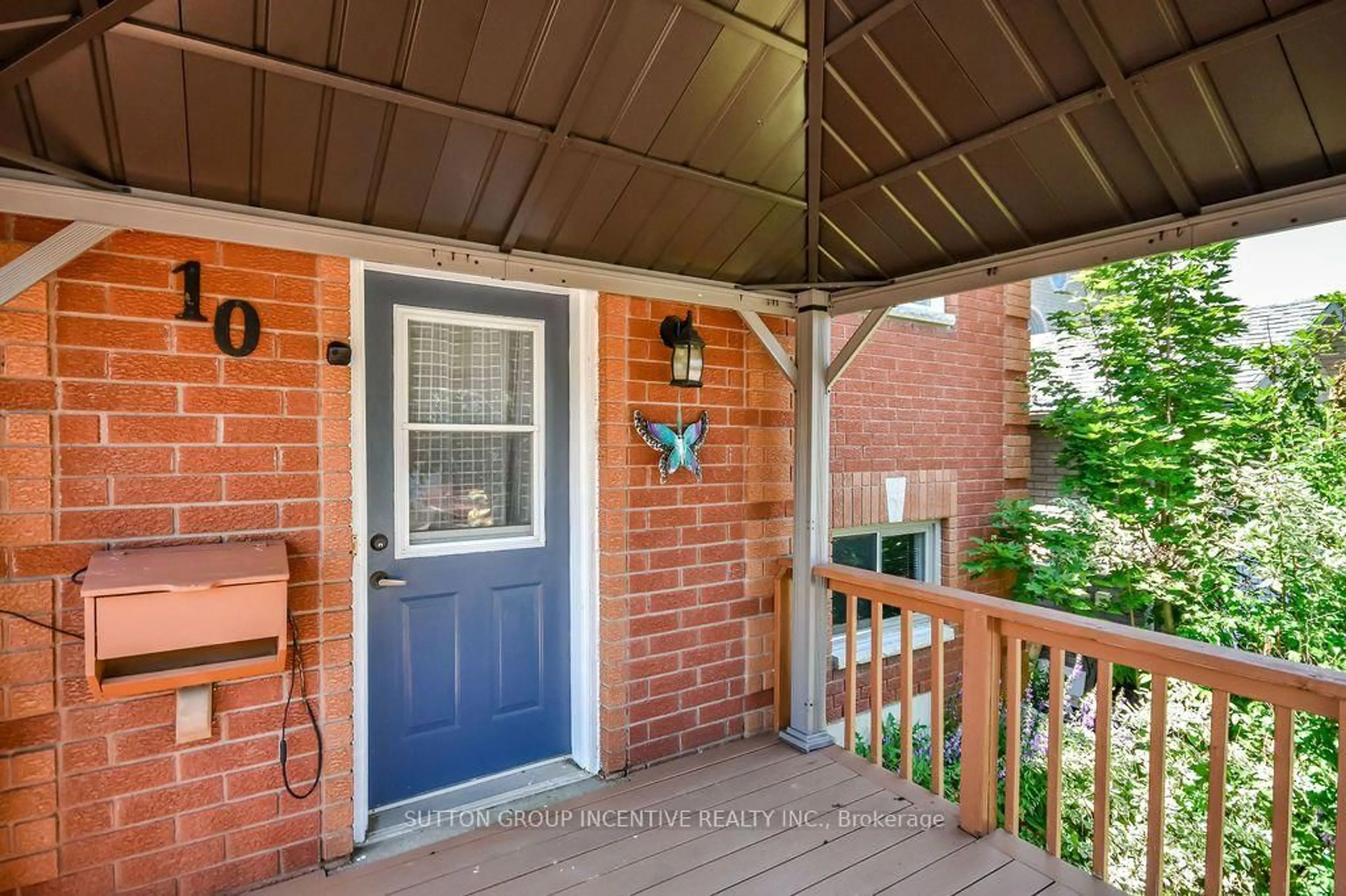 Indoor entryway for 10 Palling Lane, Barrie Ontario L4M 6H4