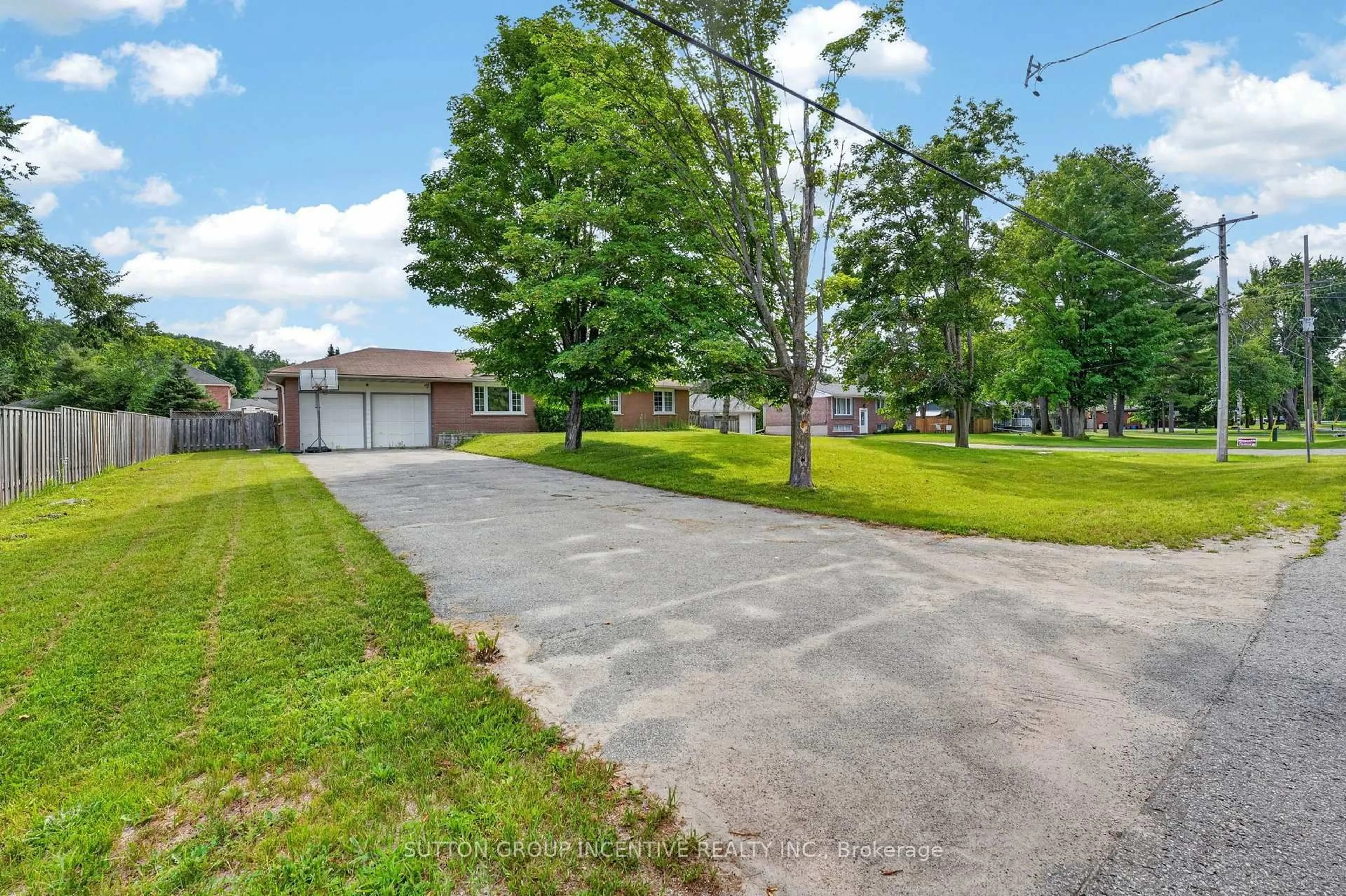 A pic from outside/outdoor area/front of a property/back of a property/a pic from drone, street for 1209 St Vincent St, Springwater Ontario L9X 0R2