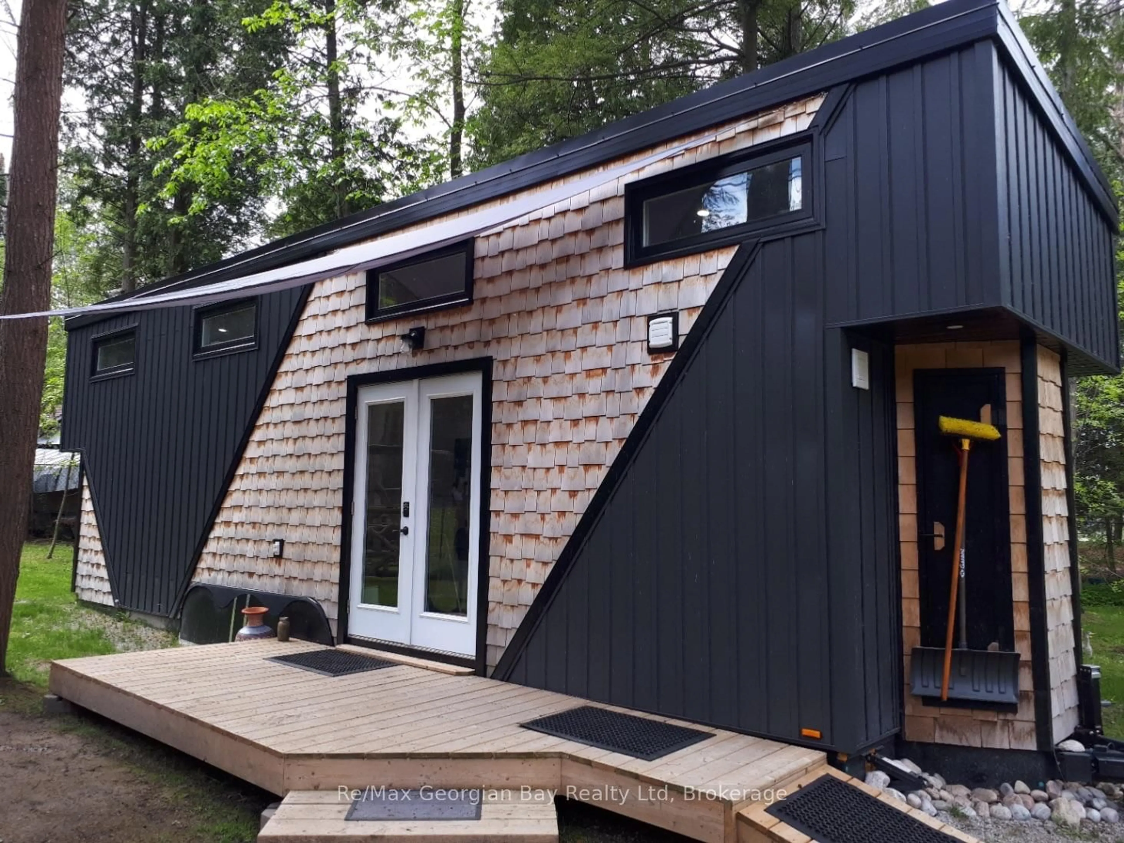Home with vinyl exterior material, unknown for 91.5 KING Rd, Tay Ontario L0K 2C0