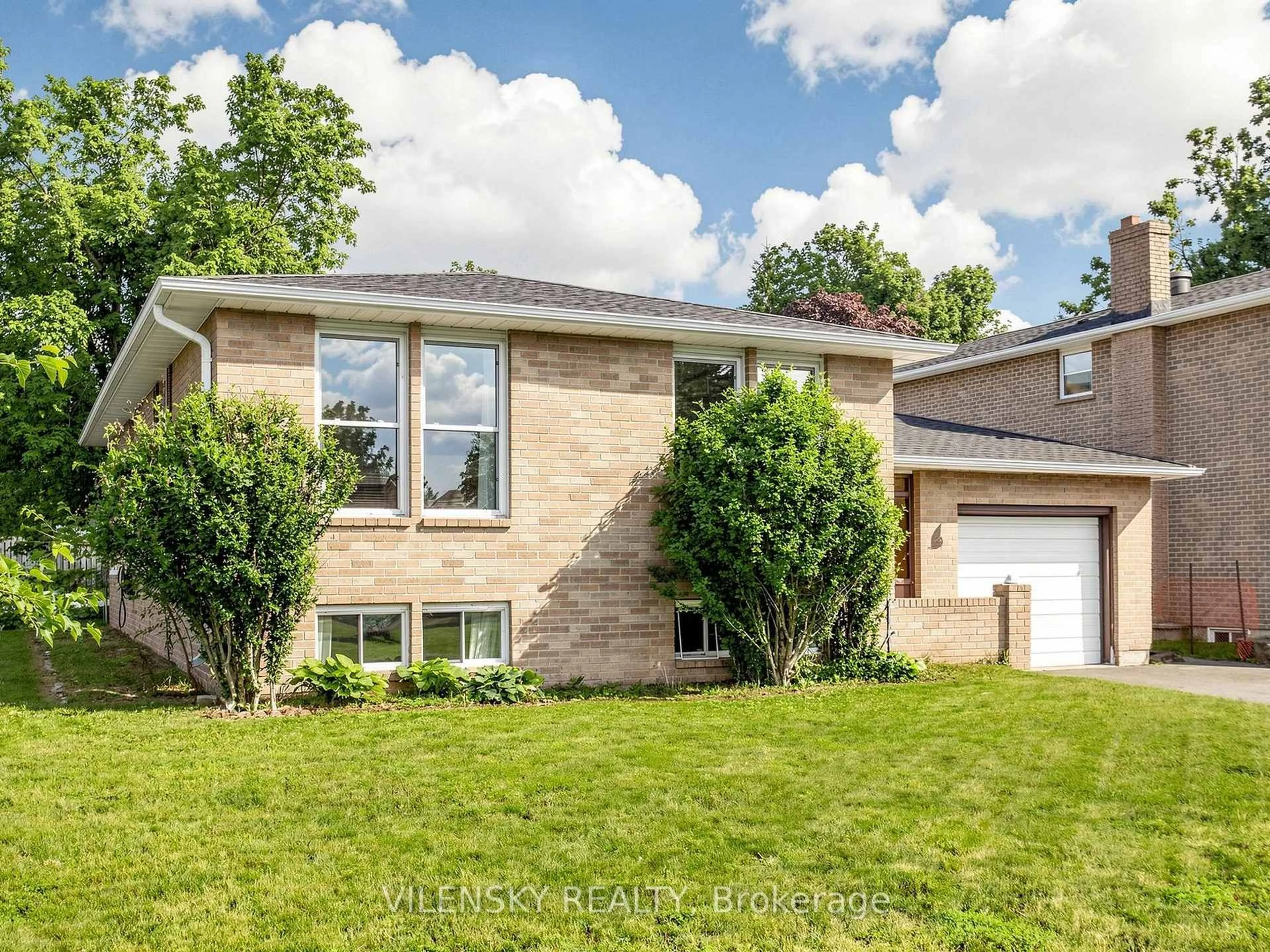 Home with brick exterior material, street for 1 Oriole Crt, Barrie Ontario L4M 5N1