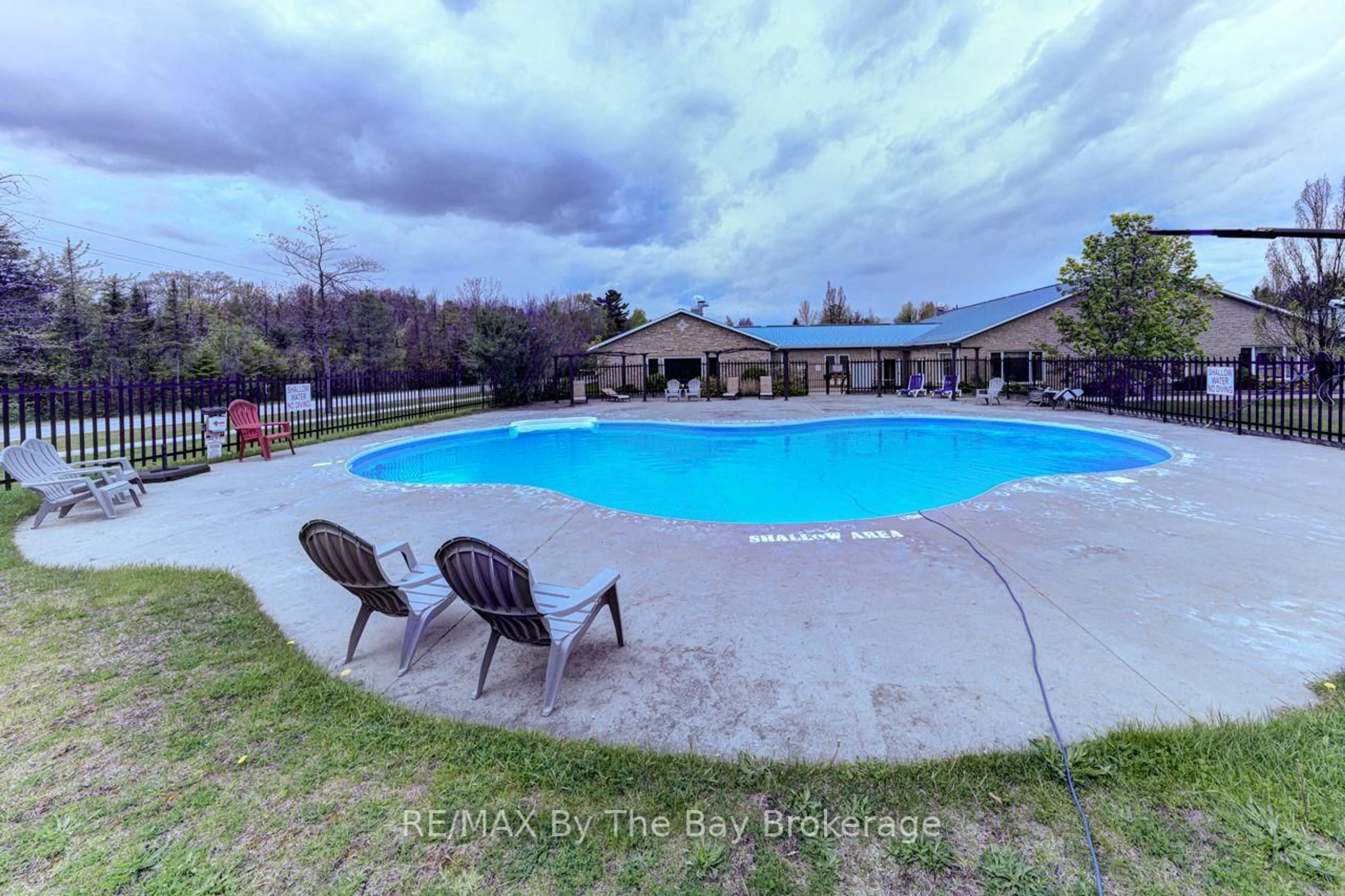 Pool for 85 THEME PARK Dr #92, Wasaga Beach Ontario L9Z 1X7