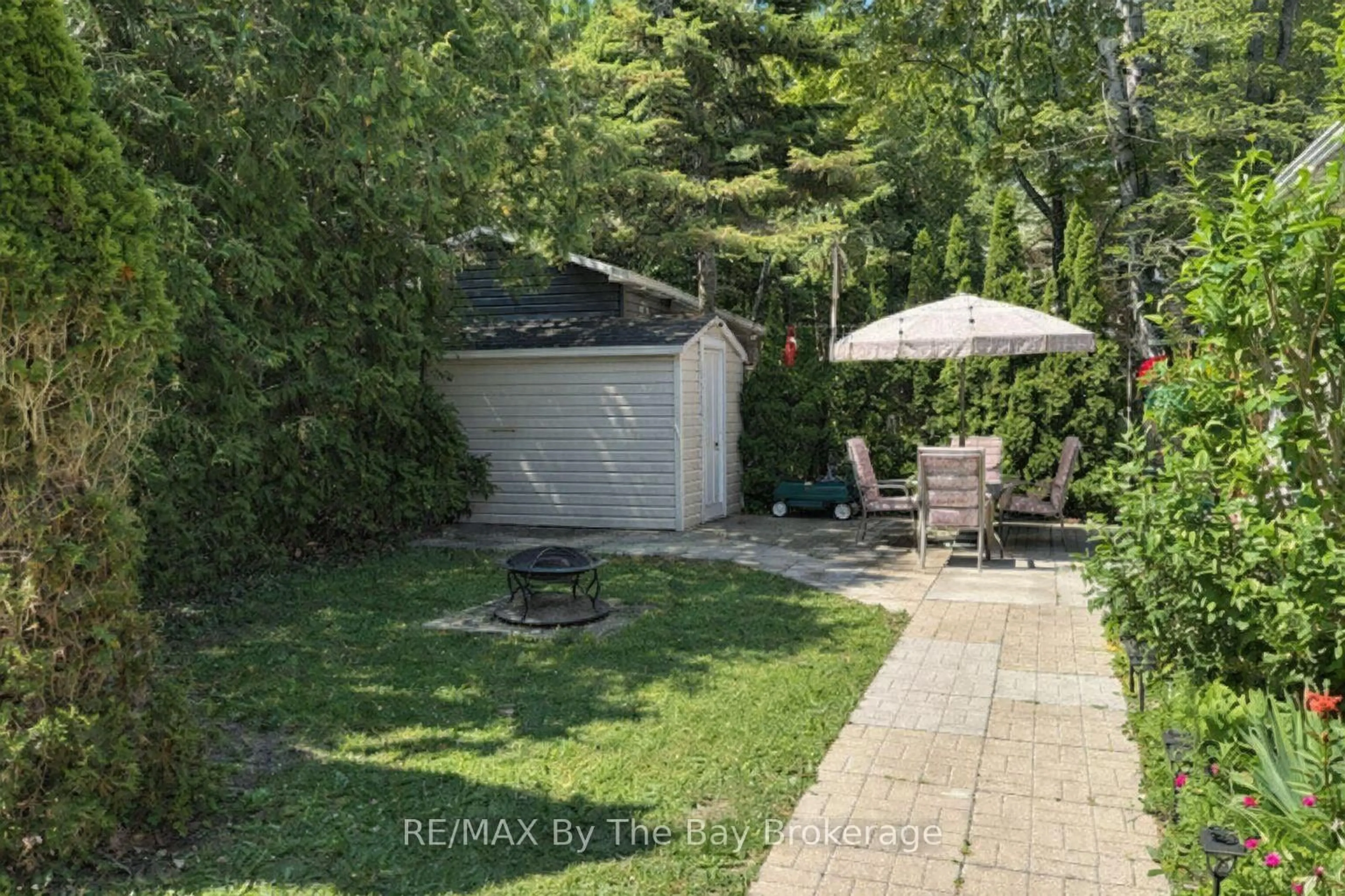 Patio, street for 85 THEME PARK Dr #92, Wasaga Beach Ontario L9Z 1X7