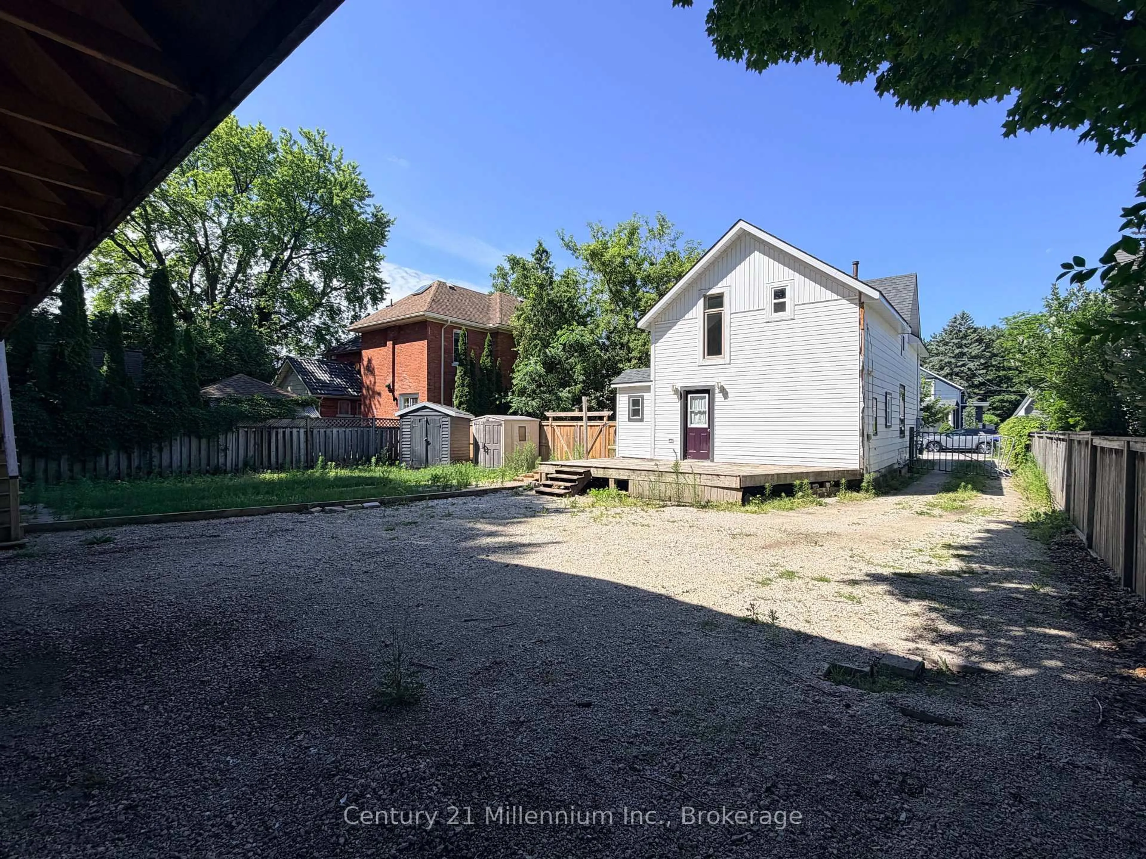 A pic from outside/outdoor area/front of a property/back of a property/a pic from drone, street for 47 Market St, Collingwood Ontario L9Y 3M5