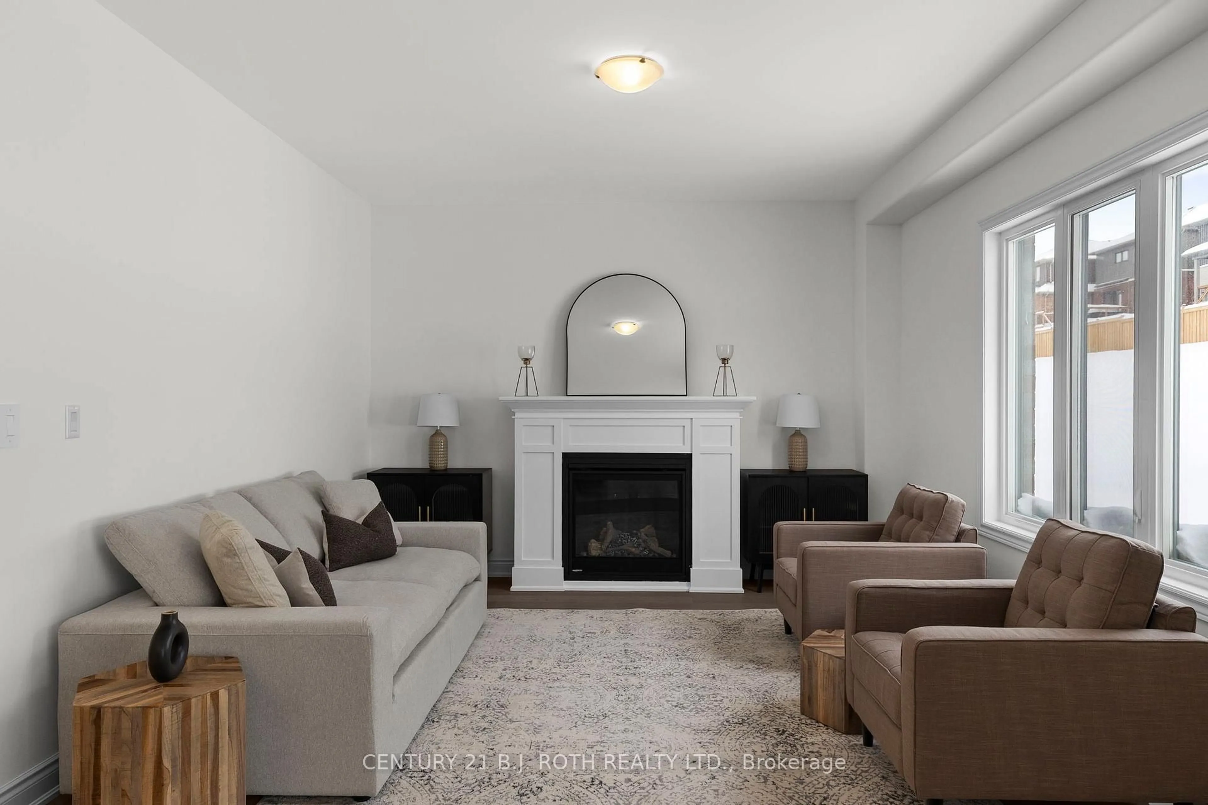 Living room with furniture, unknown for 2974 Monarch Dr, Orillia Ontario L3V 8M8