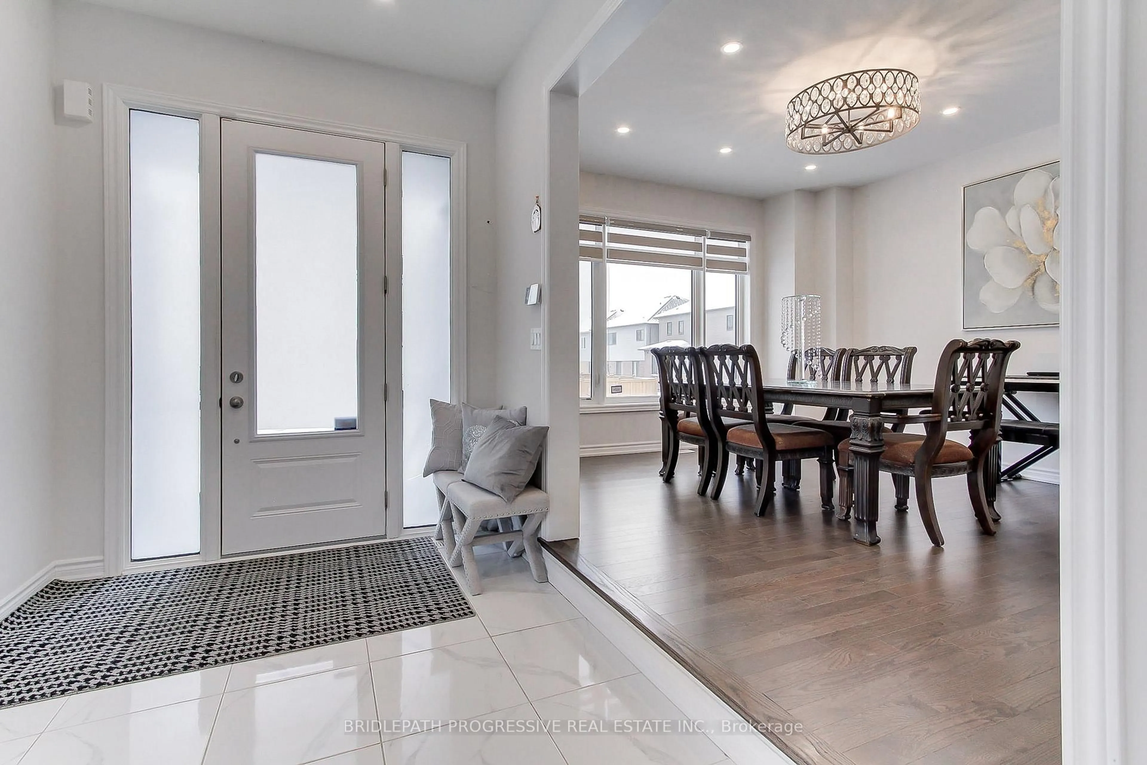 Indoor entryway for 145 Terry Fox Dr, Barrie Ontario L9J 0L9