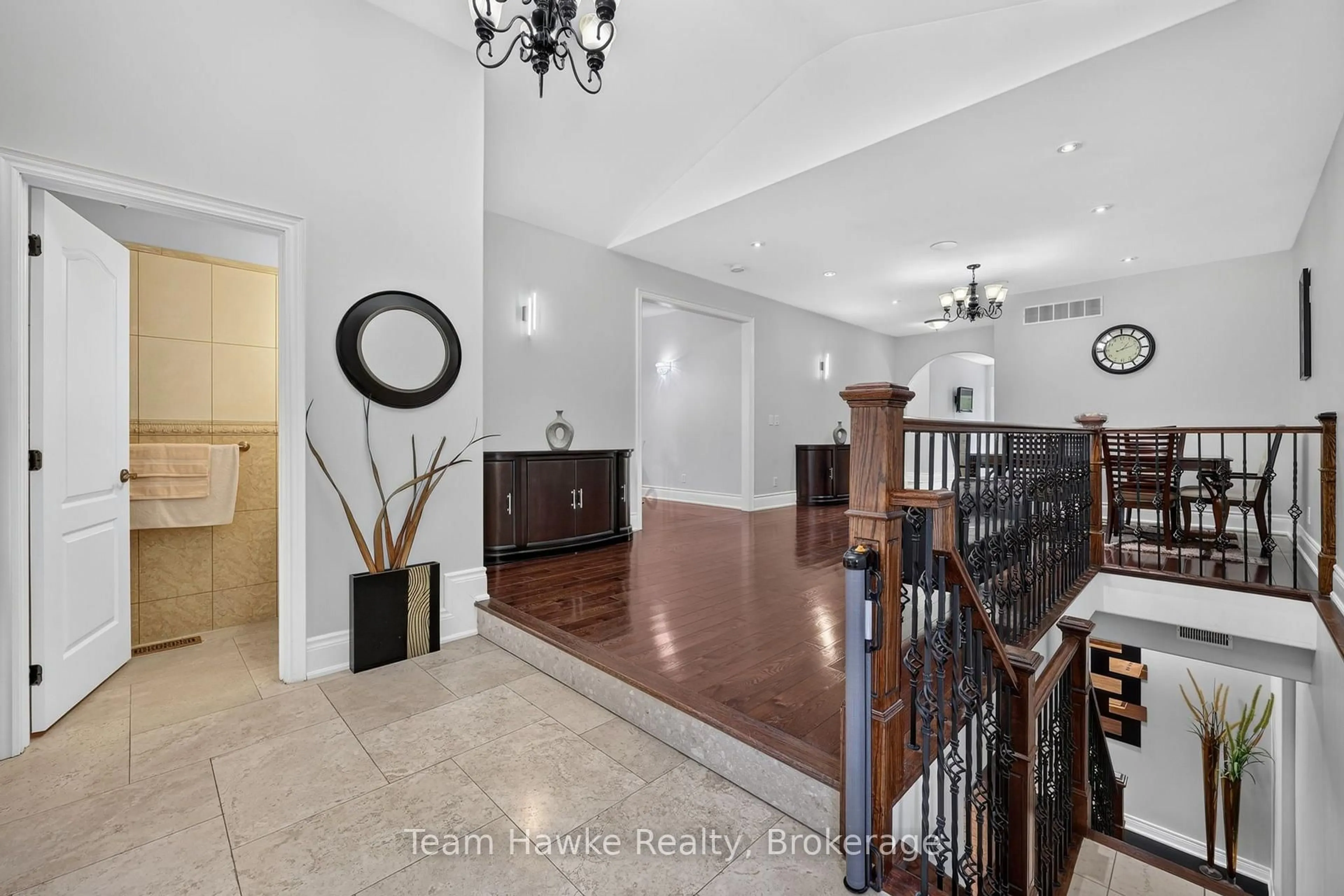 Indoor foyer for 9 Tucson Rd, Tiny Ontario L9M 0B6