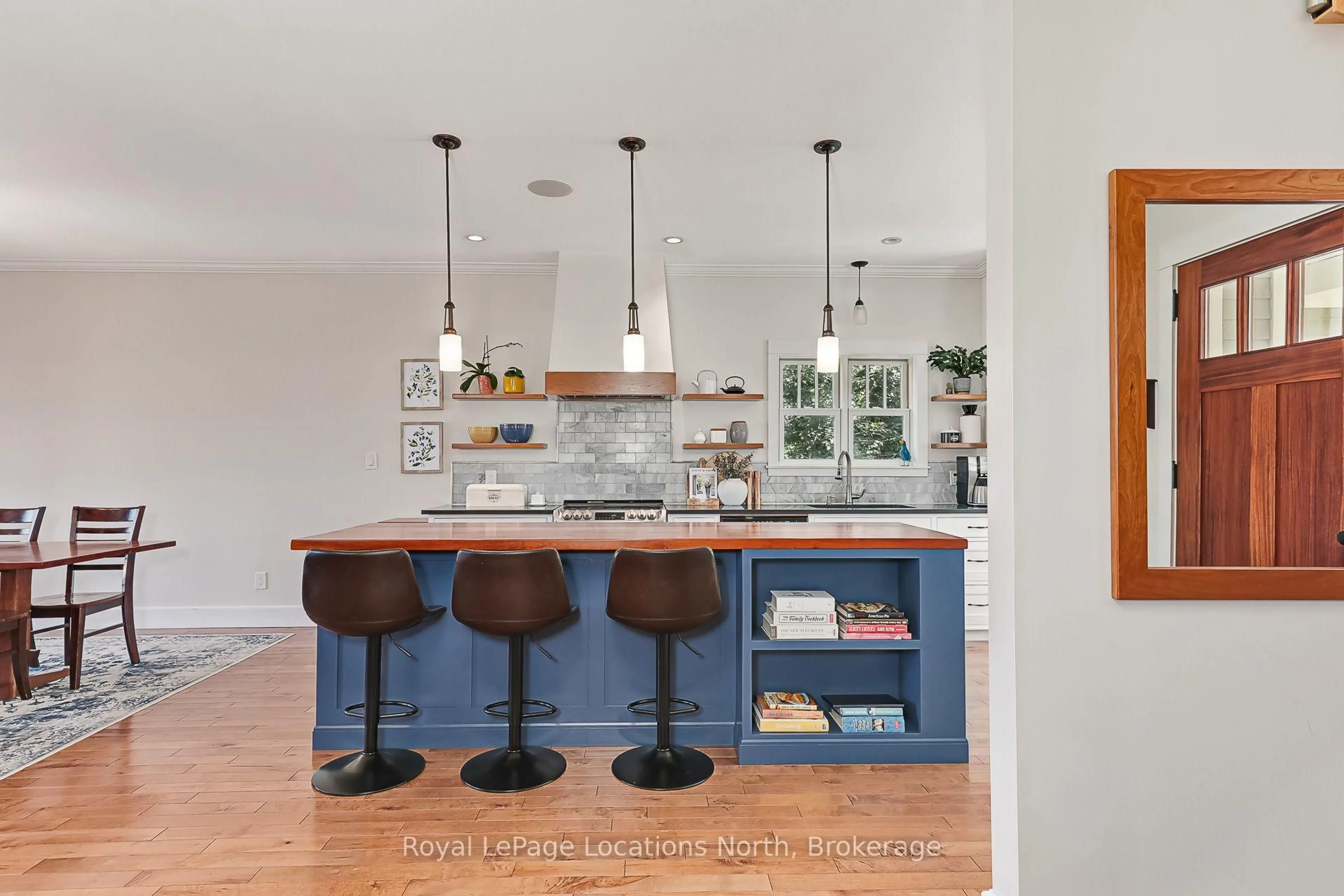 Contemporary kitchen, unknown for 121 Mary St, Collingwood Ontario L9Y 0G4