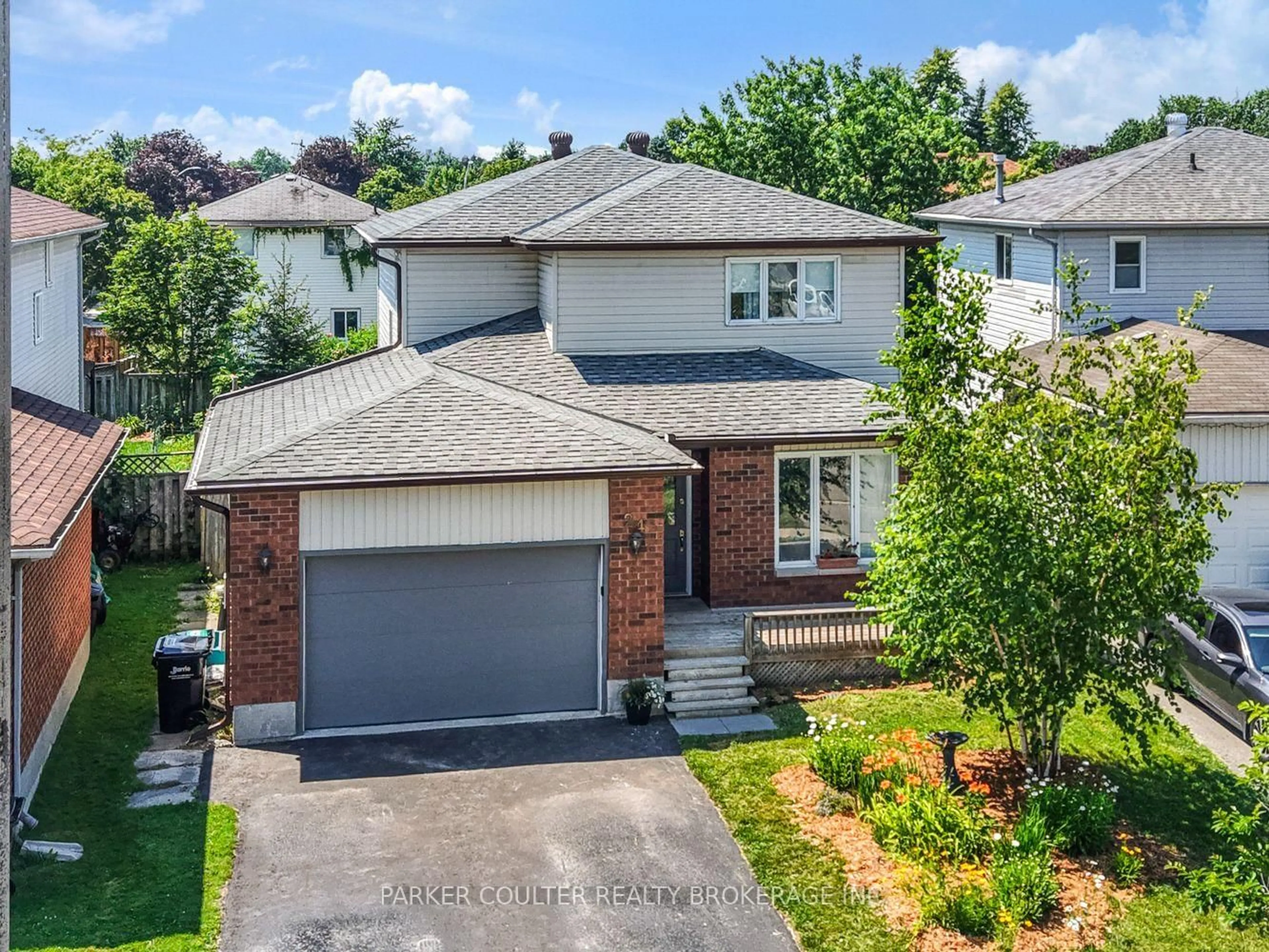 A pic from outside/outdoor area/front of a property/back of a property/a pic from drone, street for 24 Hopkins Rd, Barrie Ontario L4M 5X6