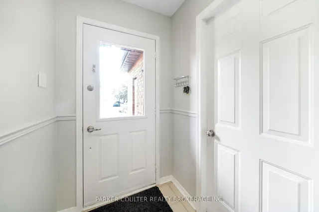 24 Hopkins Rd, Barrie 3
