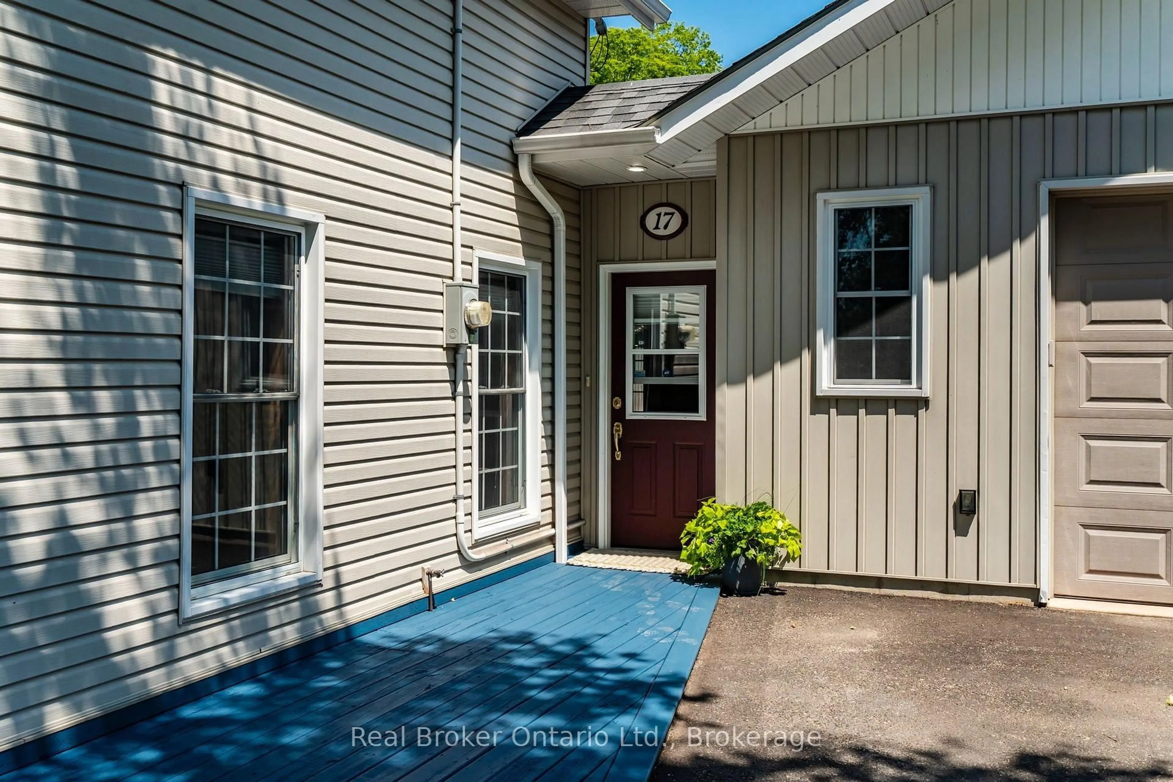 Unknown for 17 Peel St, Penetanguishene Ontario L9M 1A5