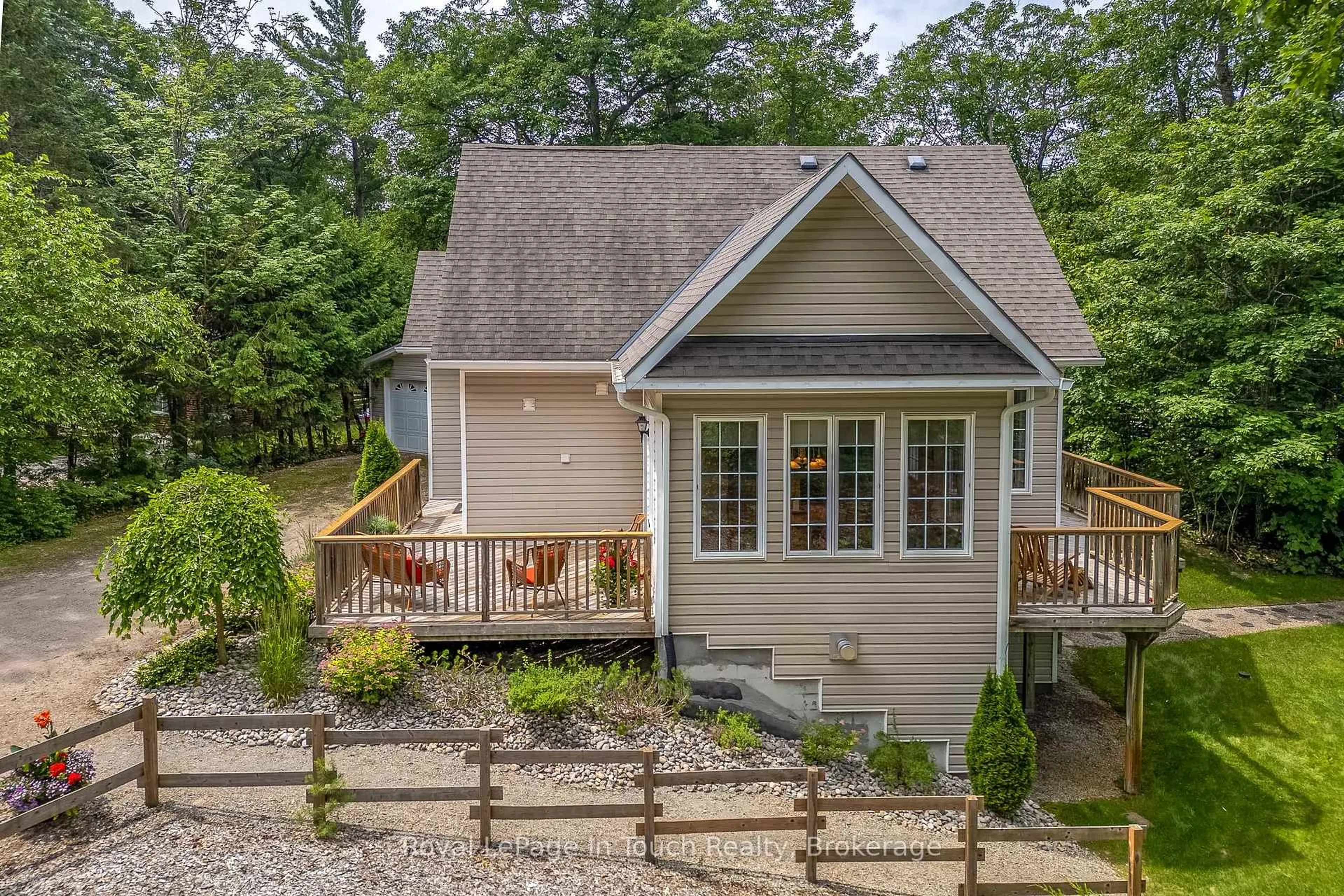 Home with vinyl exterior material, unknown for 8 Woodward Dr, Tiny Ontario L0L 2J0