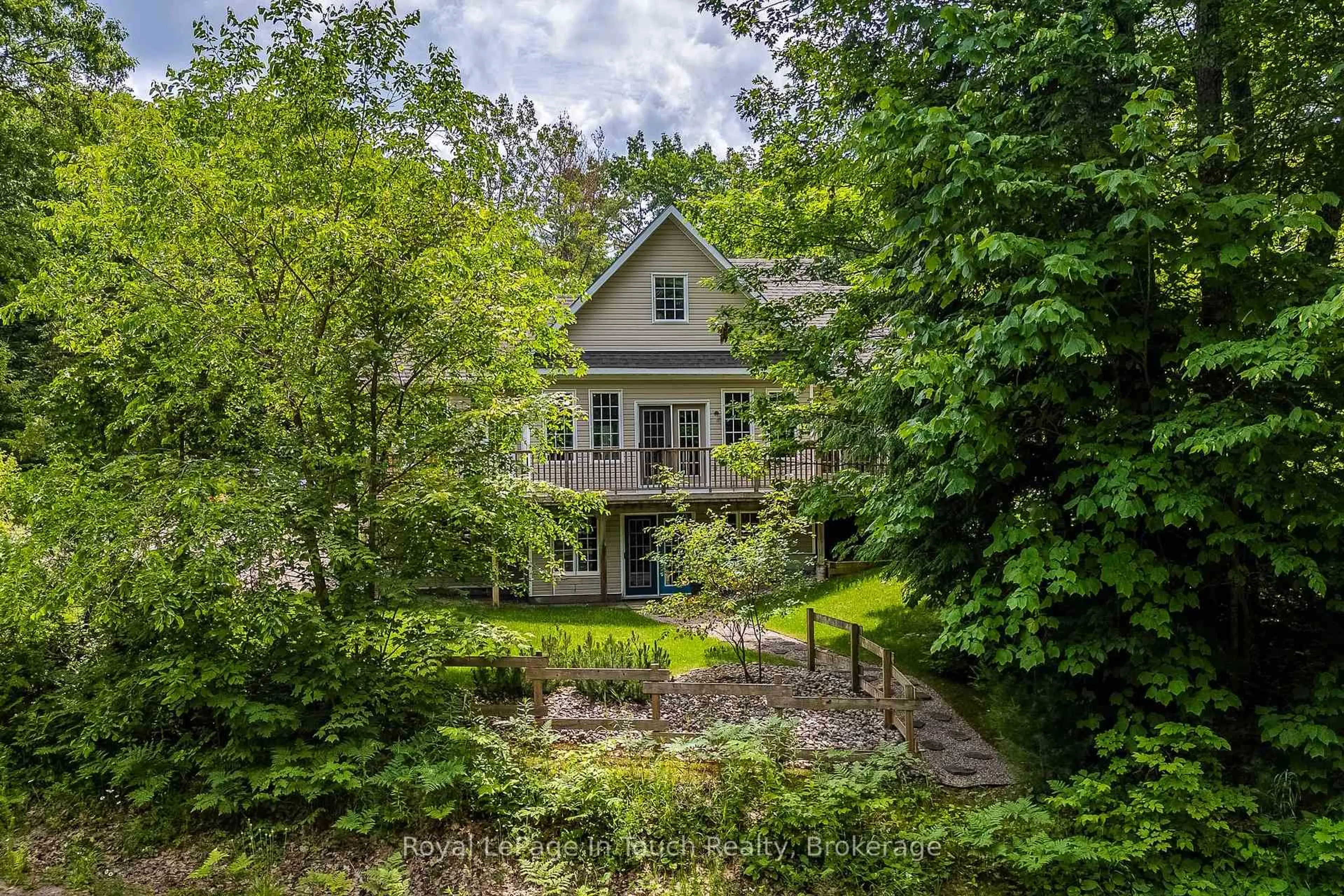 A pic from outside/outdoor area/front of a property/back of a property/a pic from drone, unknown for 8 Woodward Dr, Tiny Ontario L0L 2J0