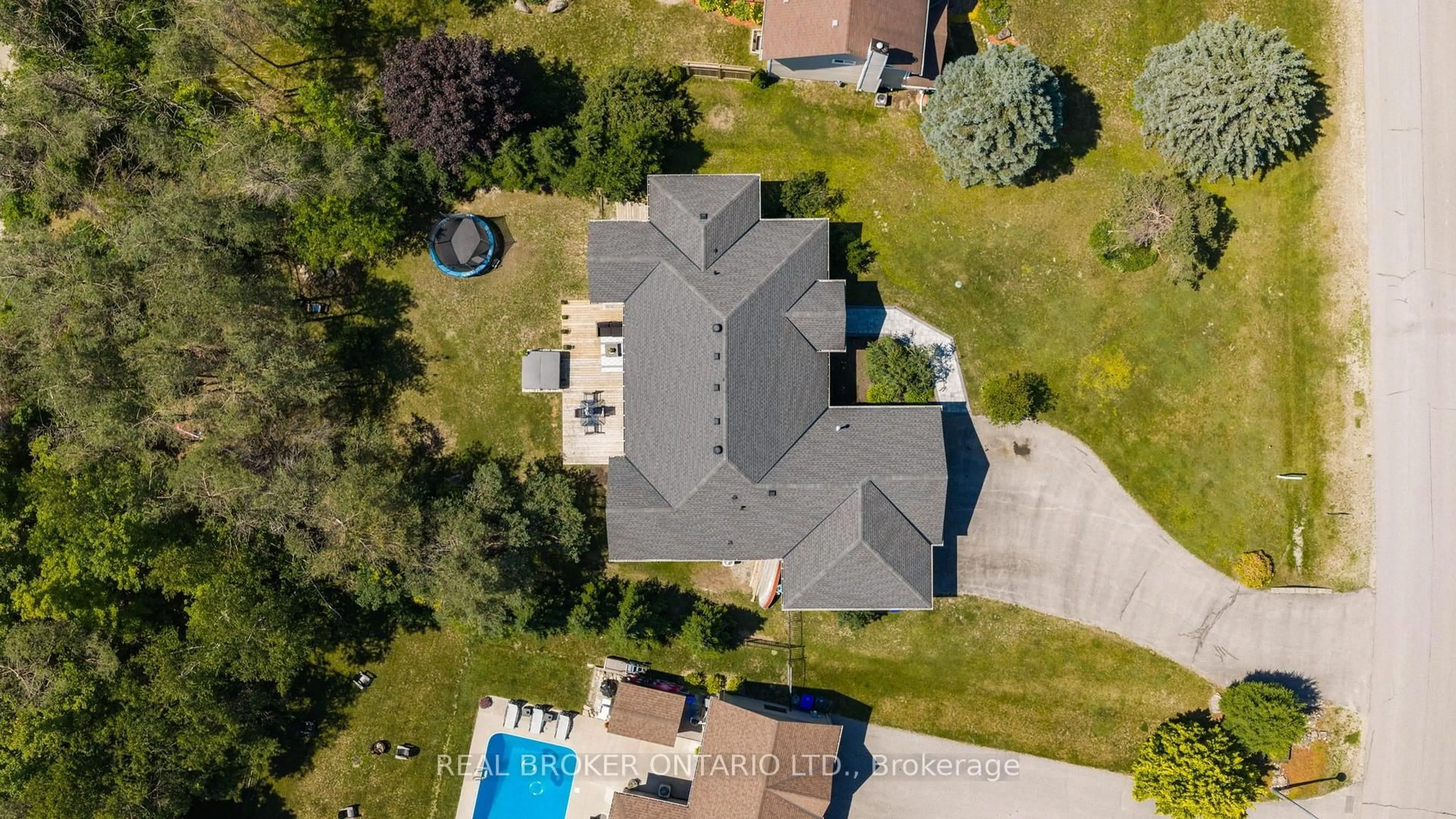 A pic from outside/outdoor area/front of a property/back of a property/a pic from drone, unknown for 97 Highland Dr, Oro-Medonte Ontario L0L 2L0