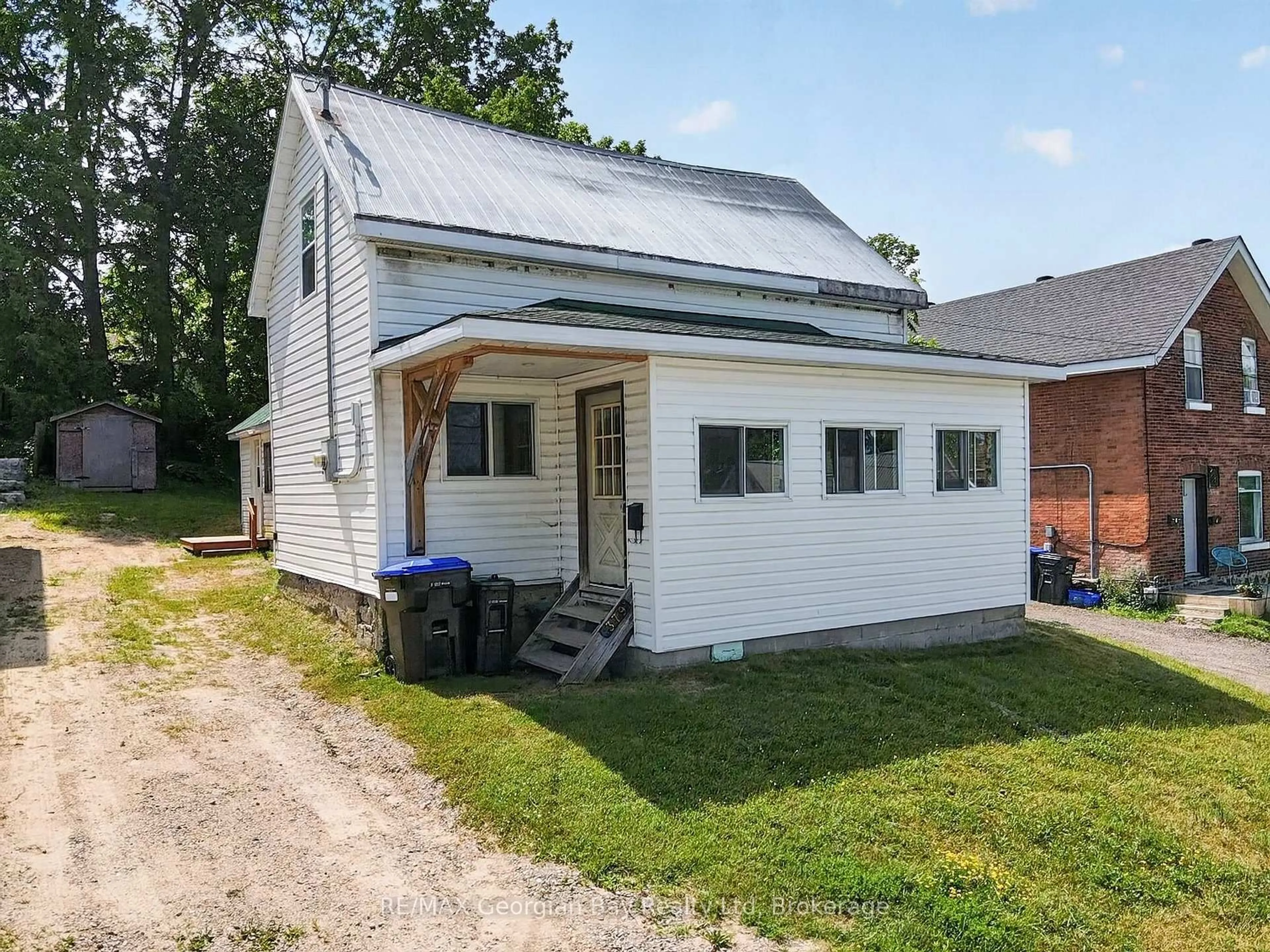 Shed for 379 Gloucester St, Midland Ontario L4R 1J2