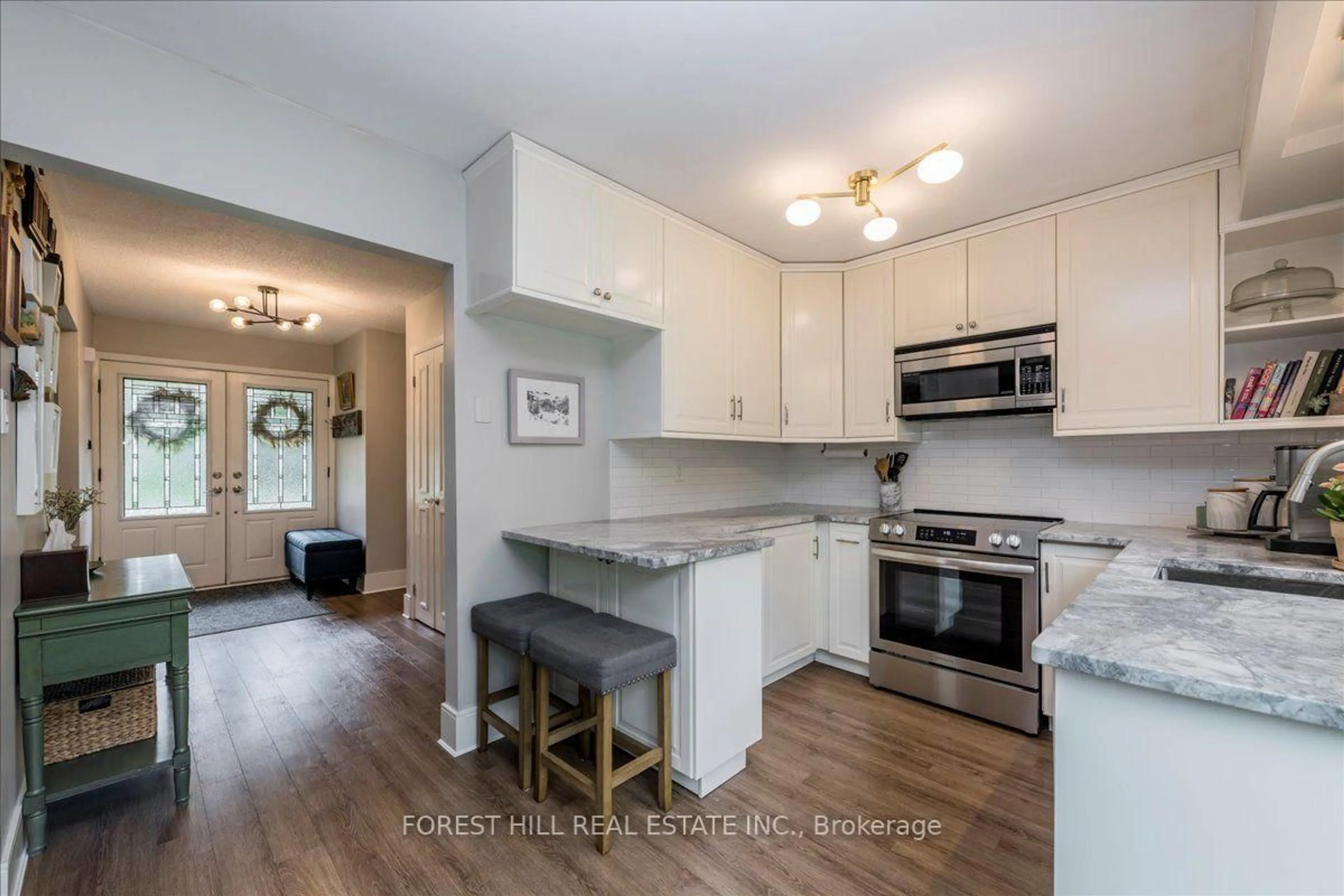 Open concept kitchen, ceramic/tile floor for 131 Oren Blvd, Barrie Ontario L4N 4M3