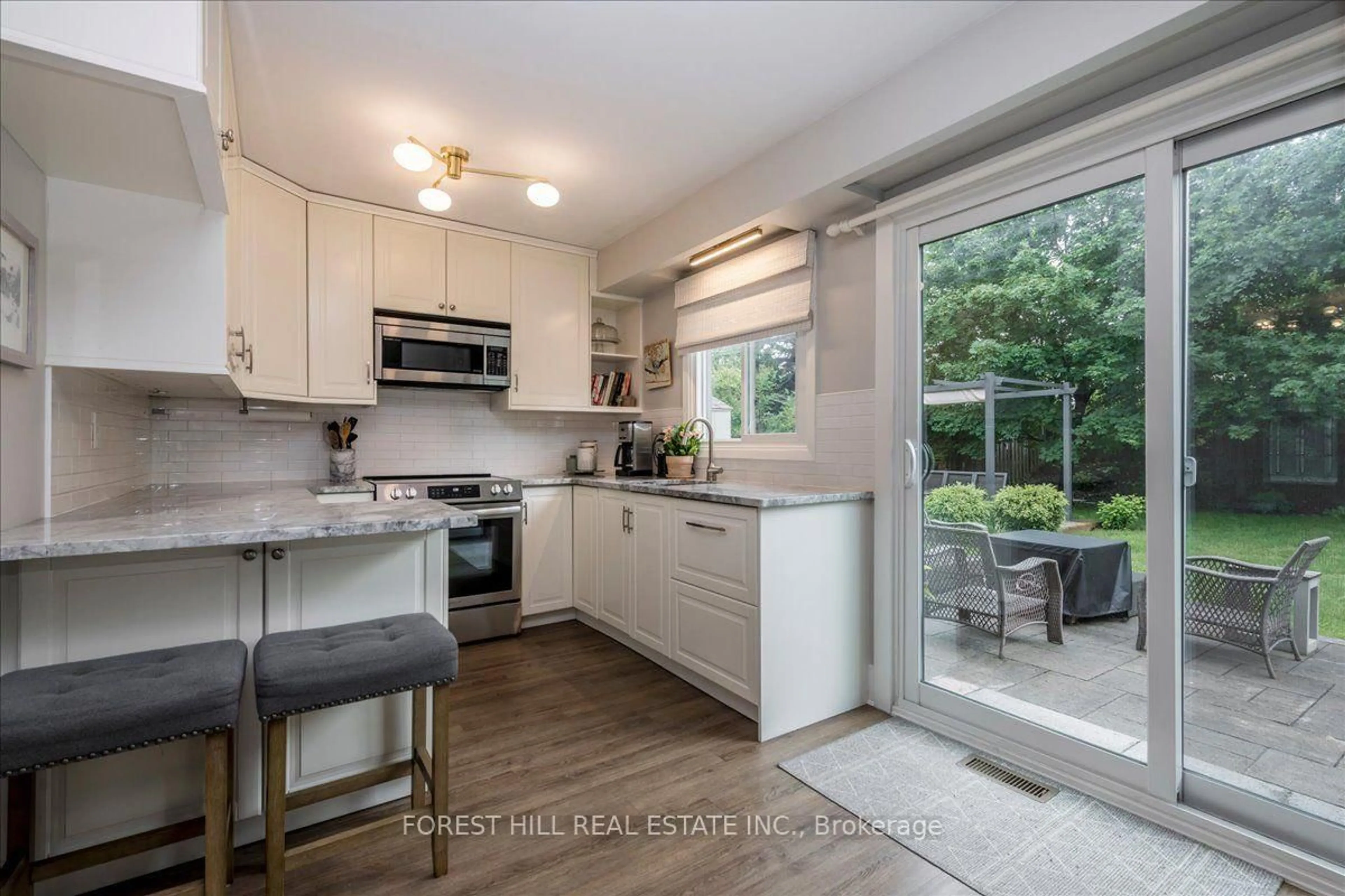 Open concept kitchen, unknown for 131 Oren Blvd, Barrie Ontario L4N 4M3
