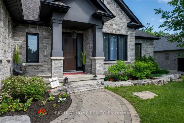 8 Lloyd Cook Dr, Springwater 2