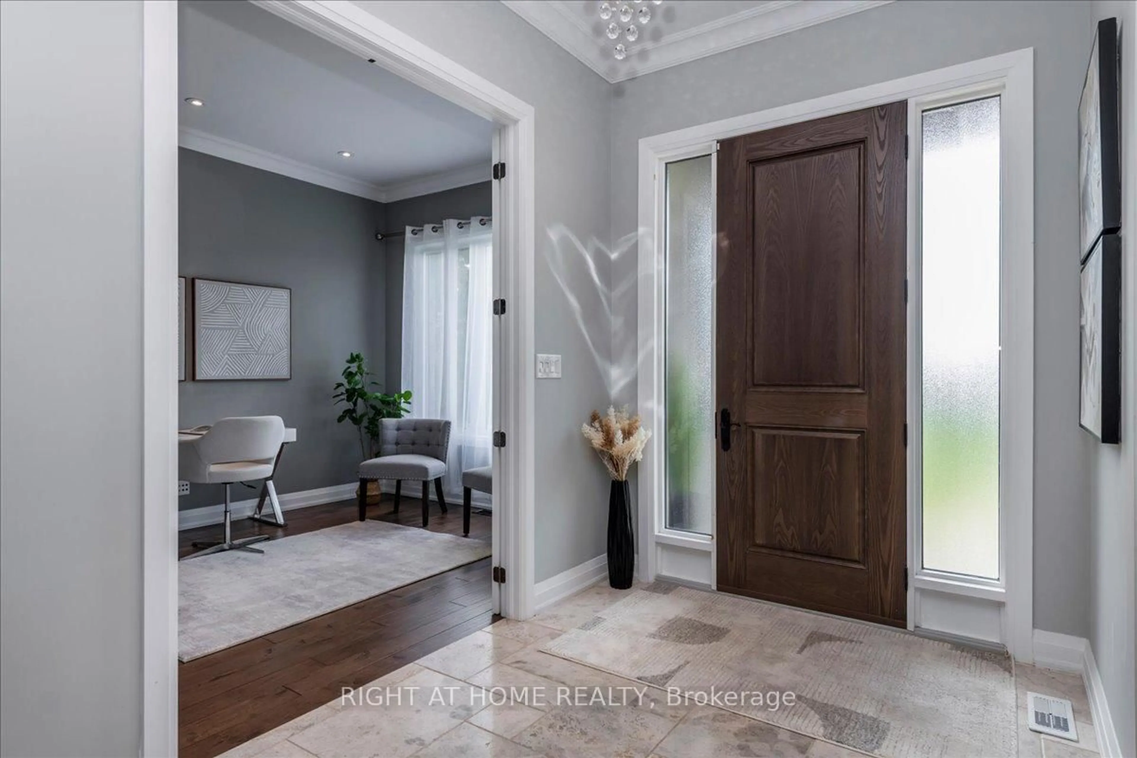 Indoor entryway for 8 Lloyd Cook Dr, Springwater Ontario L0L 1Y3